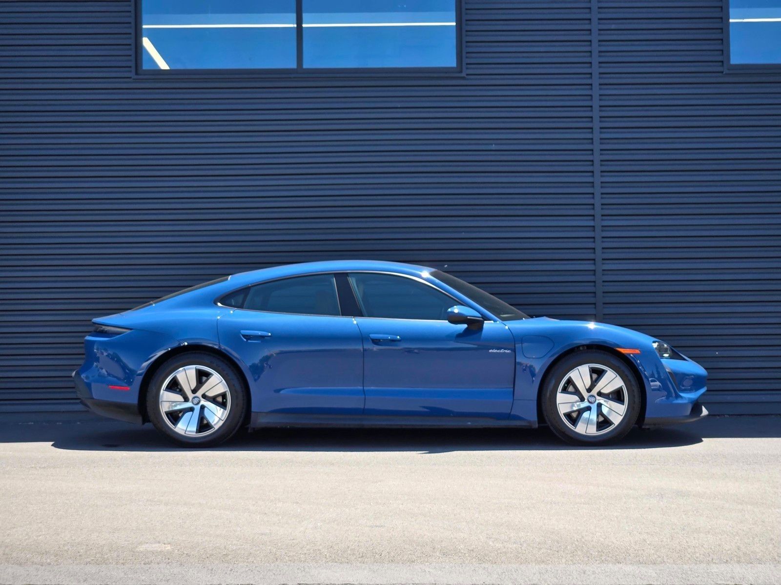 2023 Porsche Taycan Base — foto completa 8 de 27