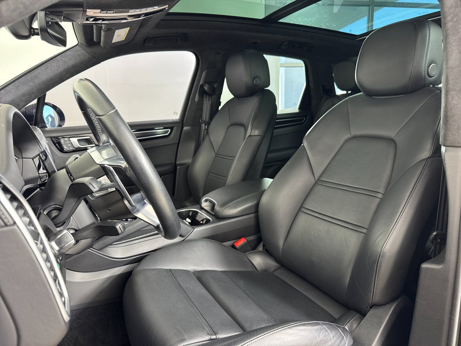 2023 Porsche Cayenne GTS — full photo 6 of 30