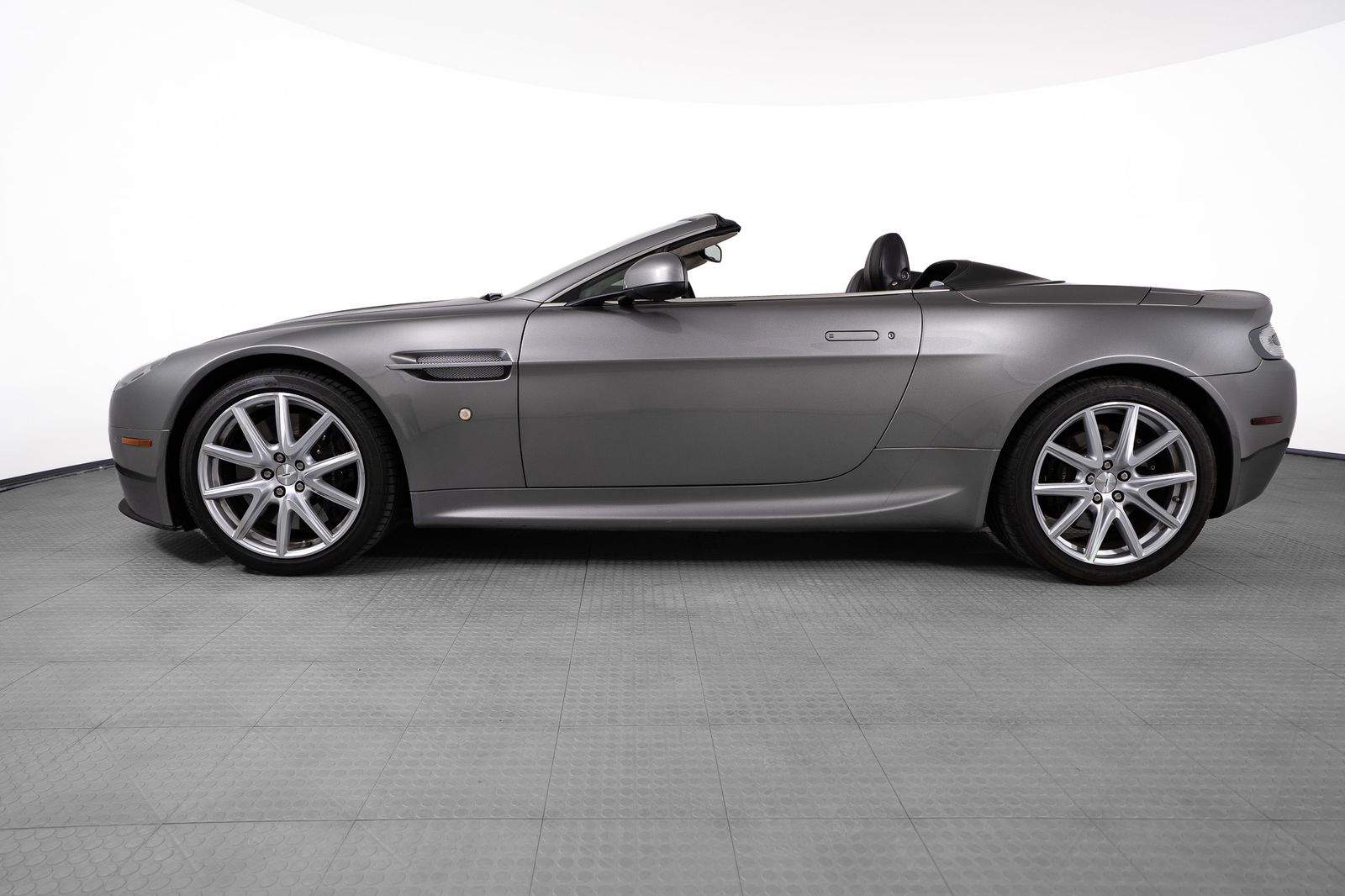 2012 Aston Martin V8 Vantage — foto completa 2 de 50