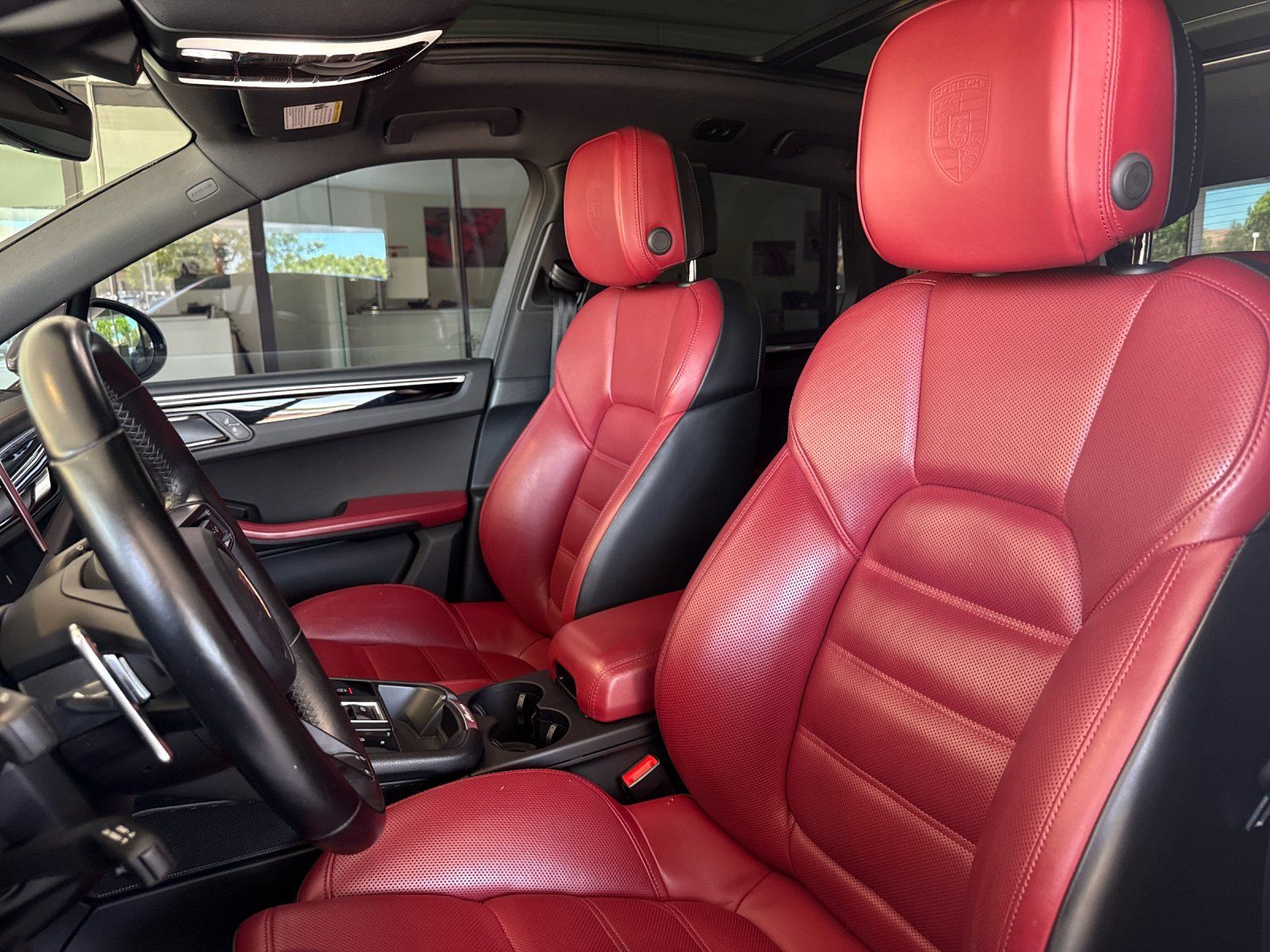 2023 Porsche Macan T — full photo 5 of 28