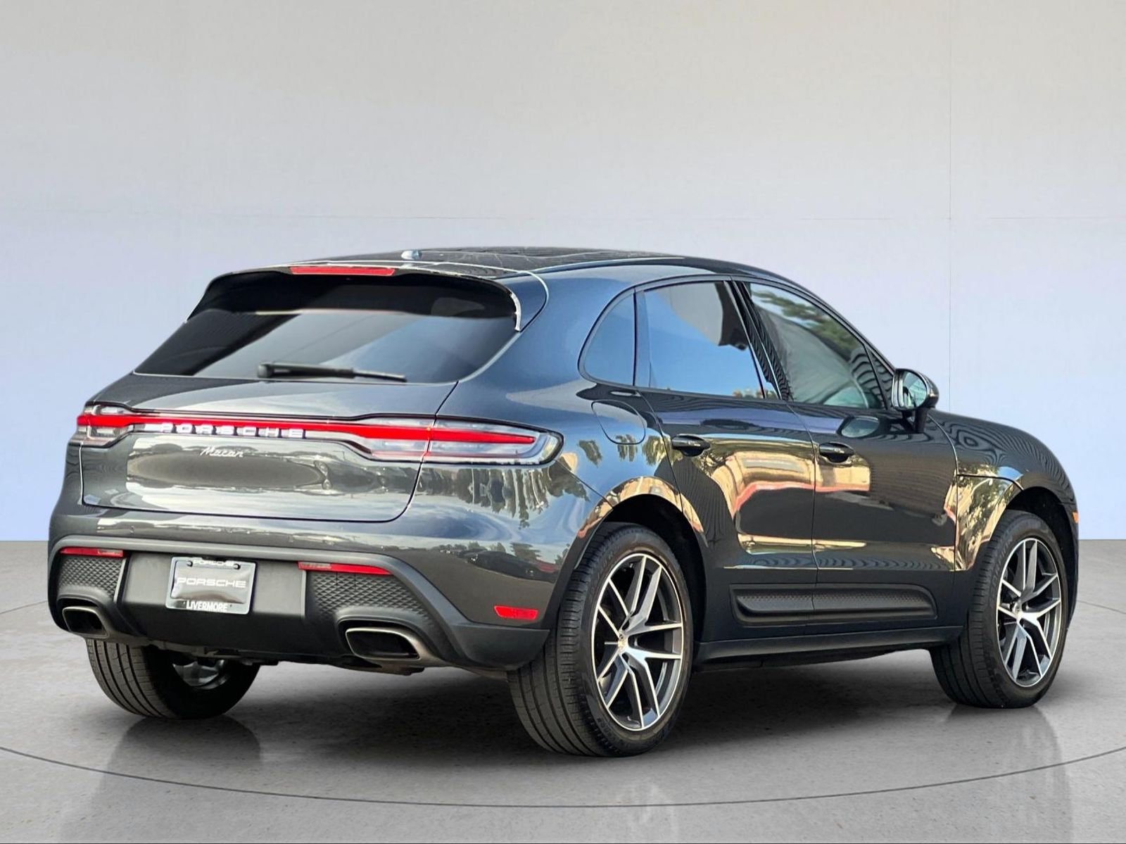2025 Porsche Macan Base — full photo 9 of 29