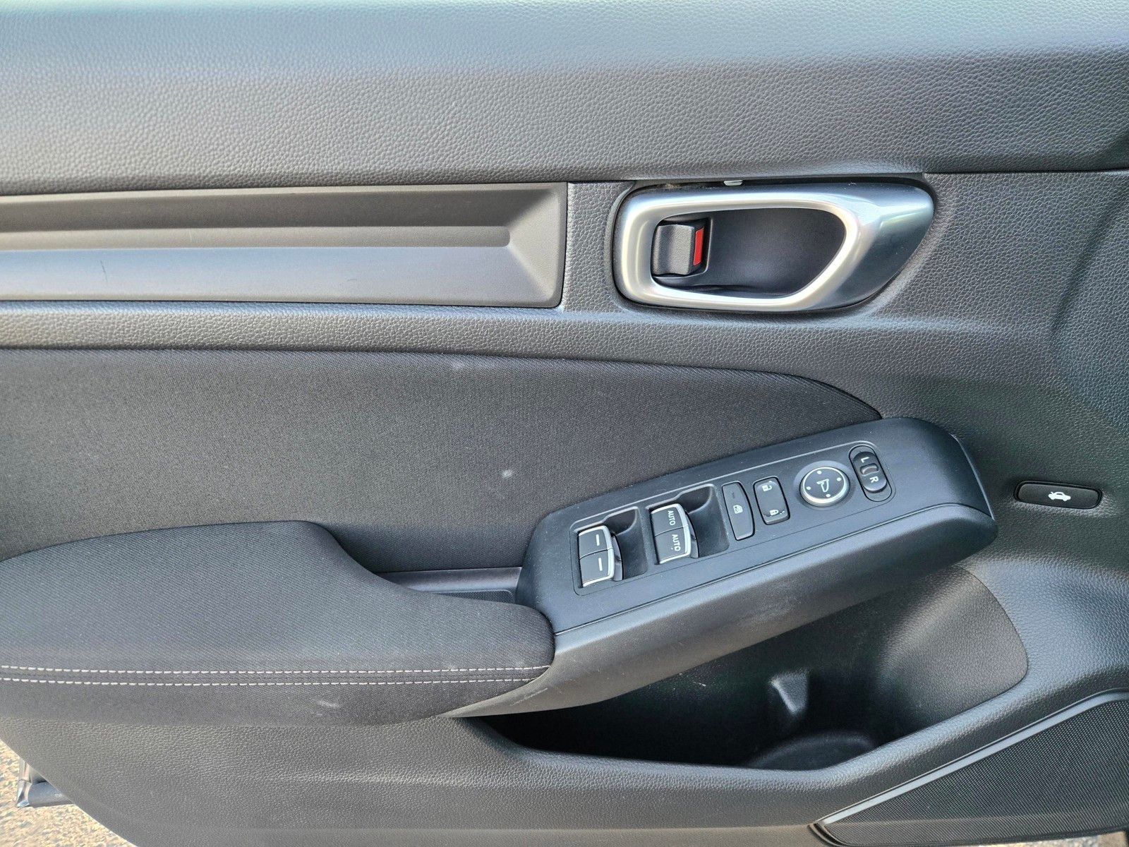 2023 Honda Civic LX — full photo 17 of 28