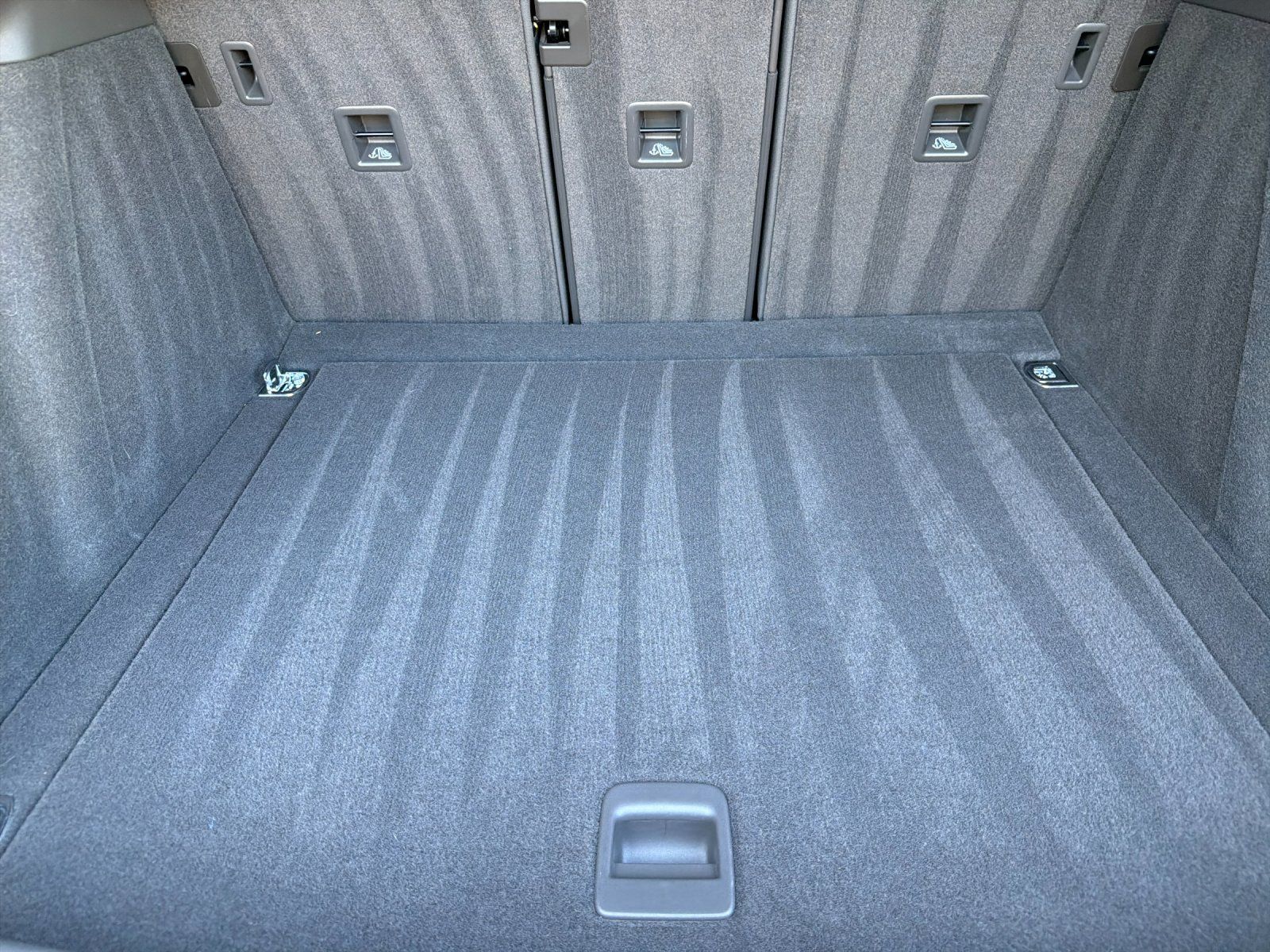 2023 Porsche Macan S — full photo 15 of 28