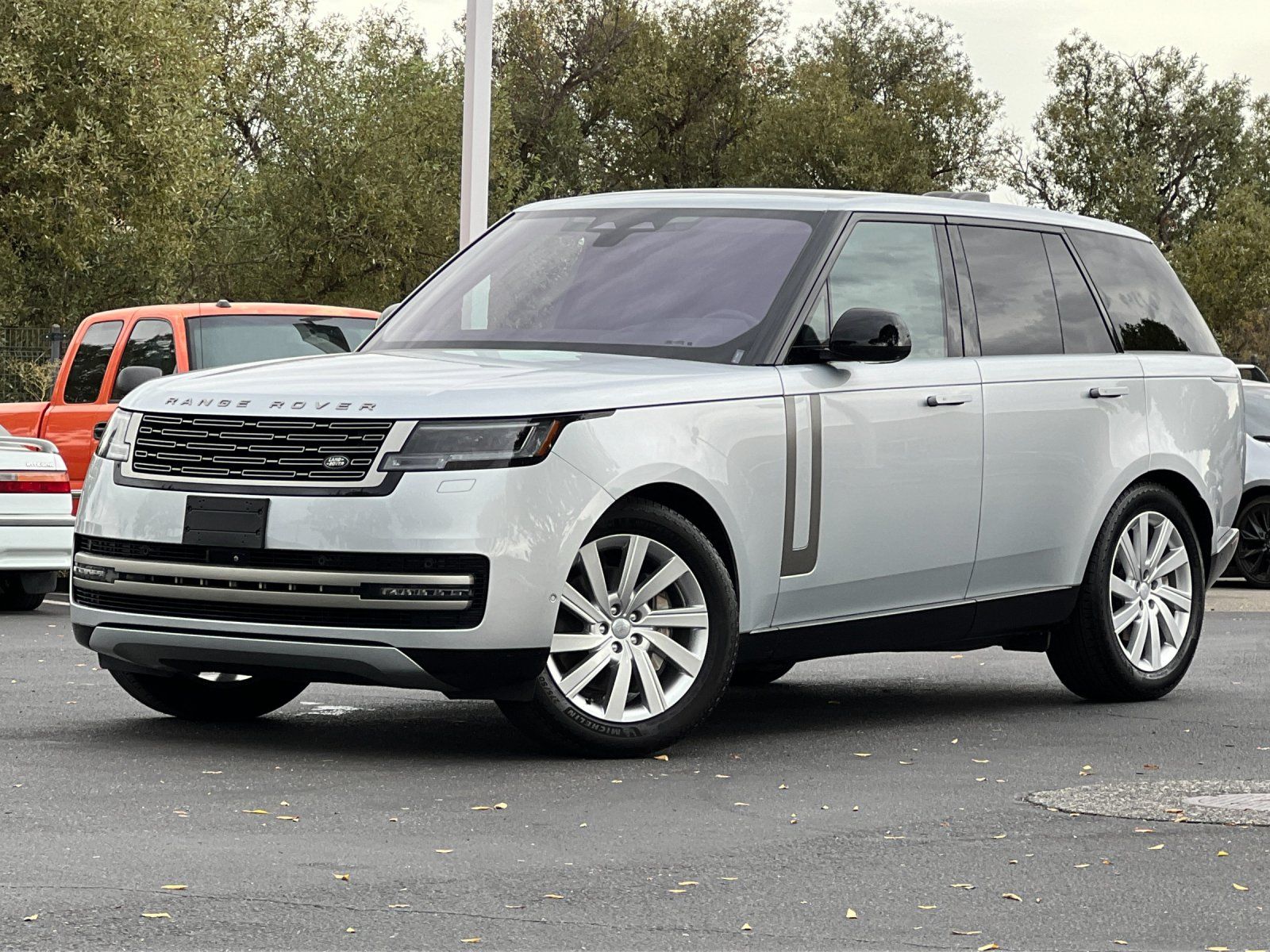 2023 Land Rover Range Rover SE — photo 1 of 30