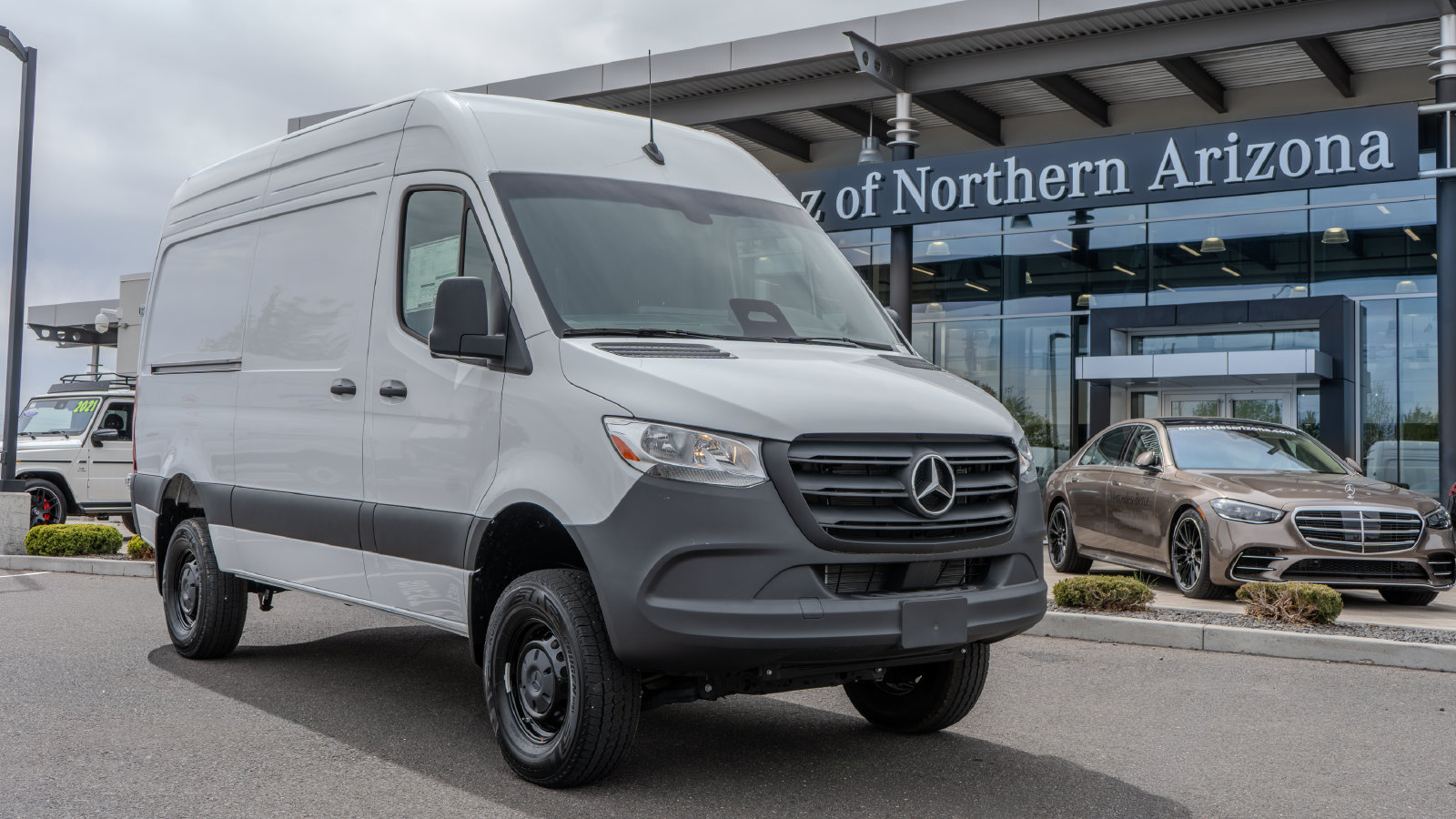 2025 Mercedes-Benz Sprinter 2500 Cargo 144 WB — photo 1 of 33