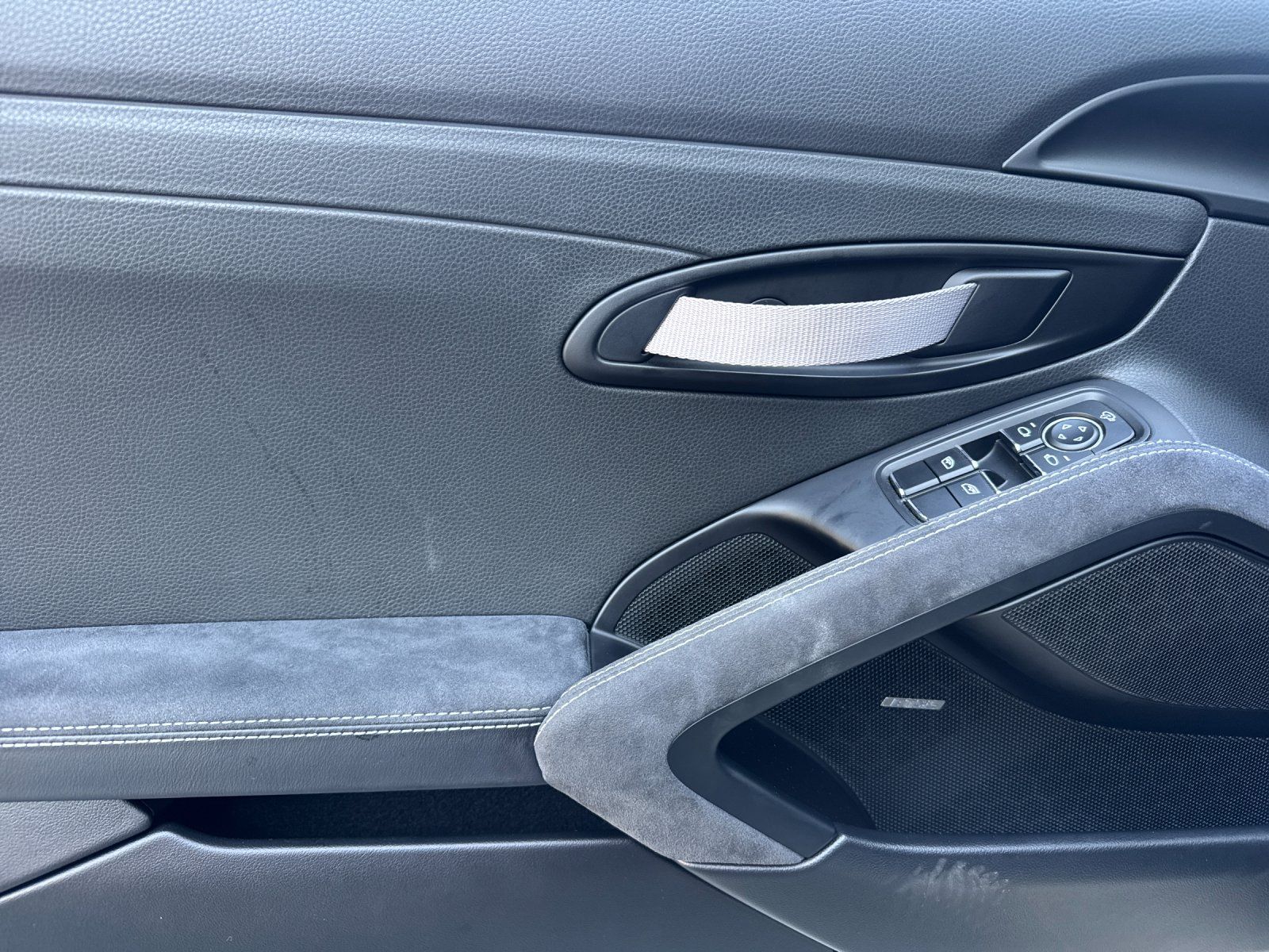 2021 Porsche 718 Cayman GT4 — full photo 12 of 26