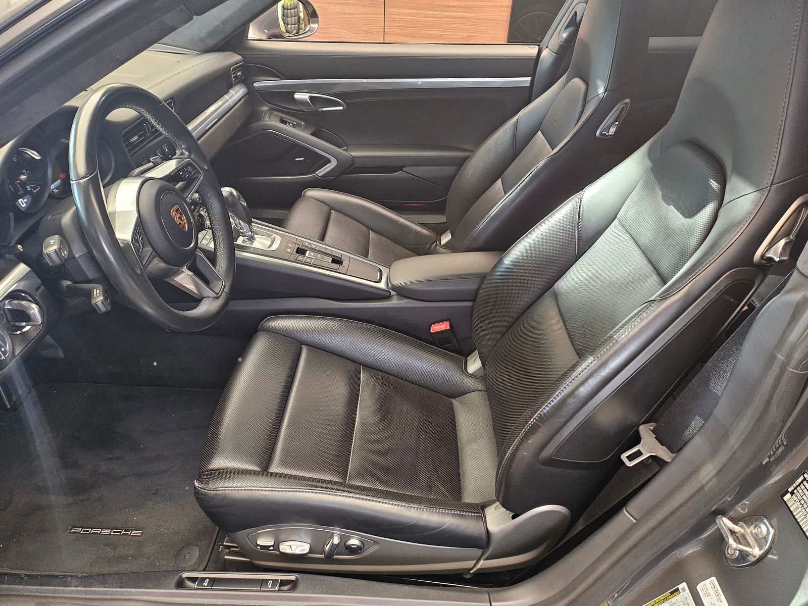 2019 Porsche 911 Carrera — full photo 10 of 12