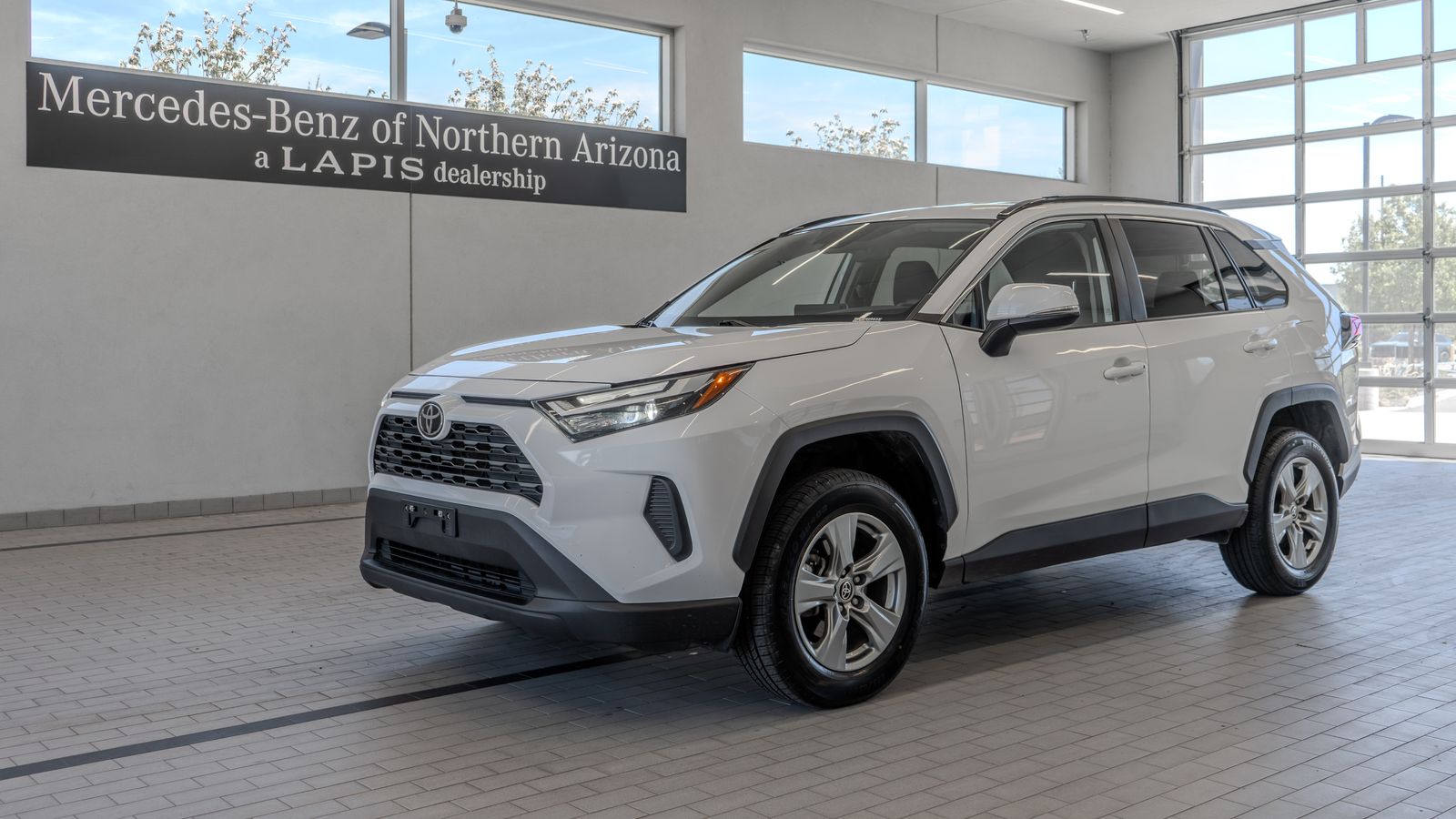 2024 Toyota RAV4 XLE — foto completa 3 de 34