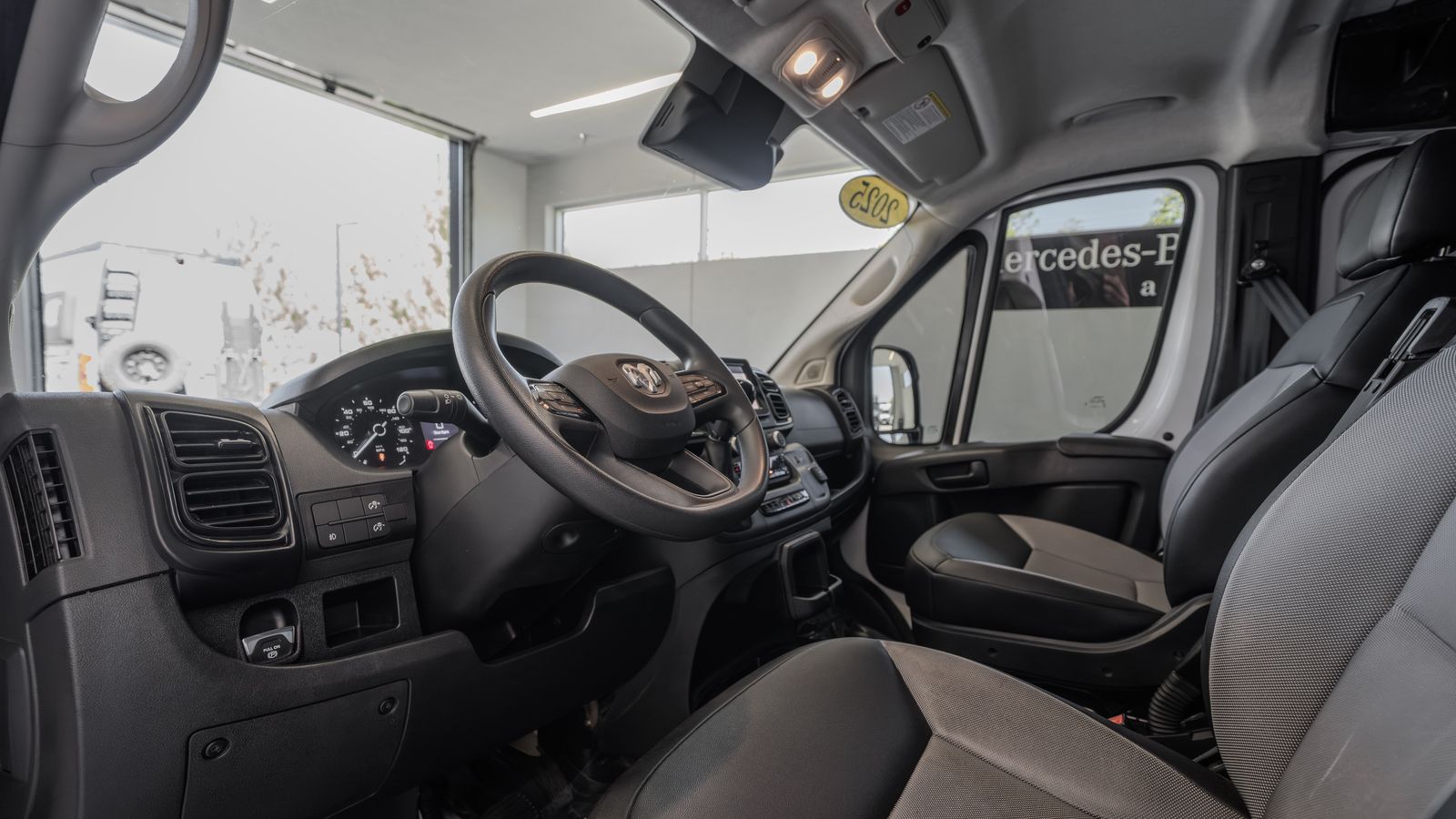 2025 Ram ProMaster 2500 Base — foto completa 6 de 33