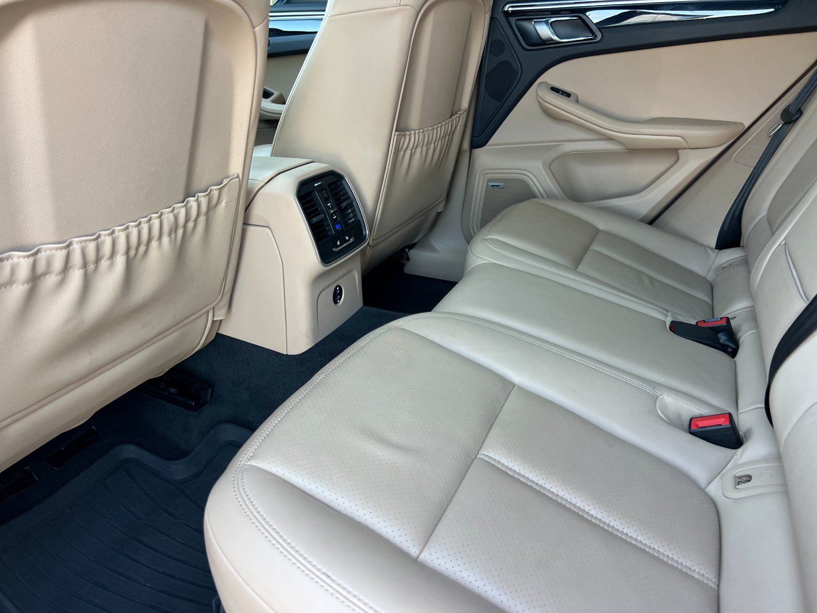 2024 Porsche Macan S — full photo 13 of 28