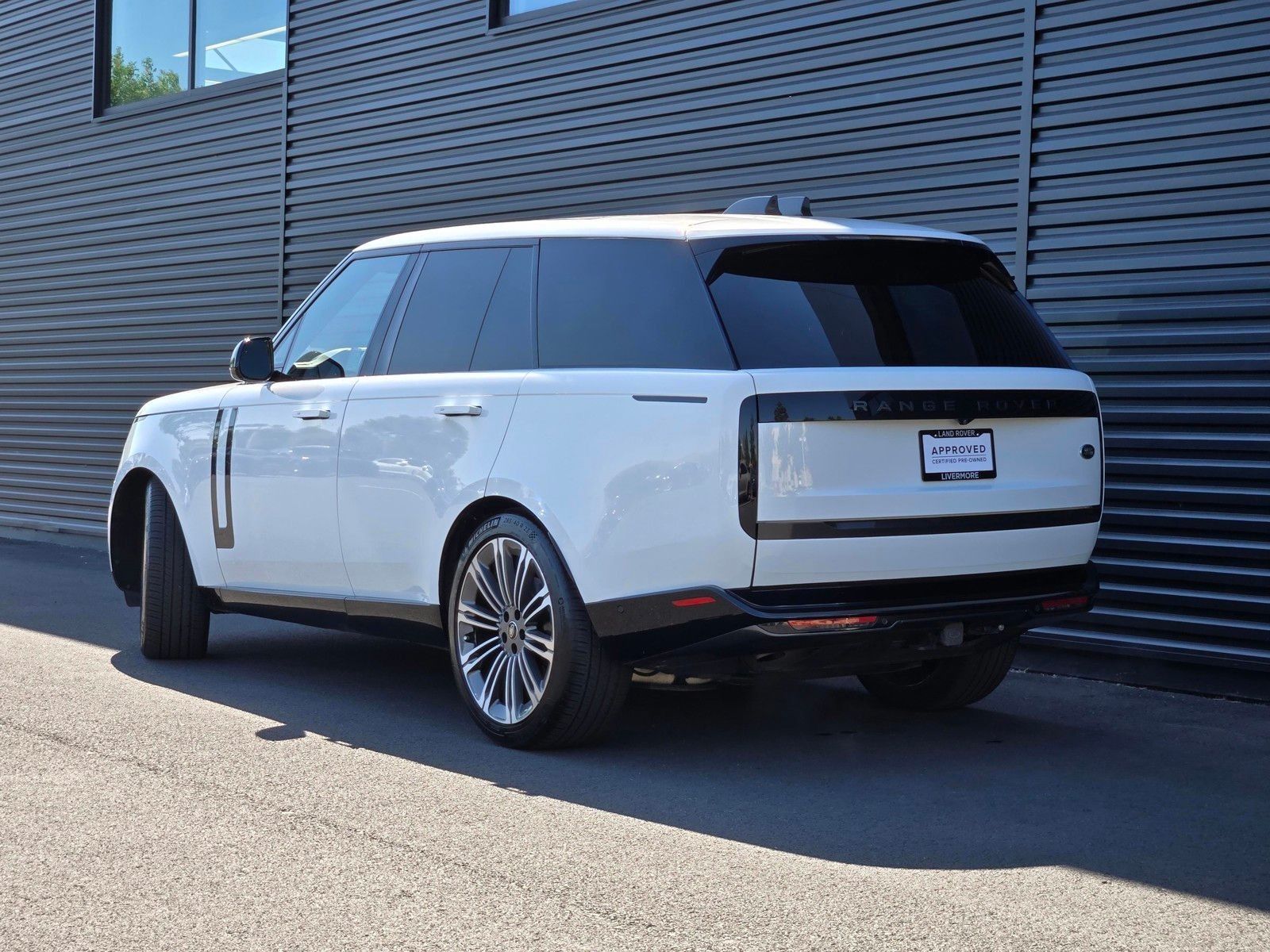 2023 Land Rover Range Rover SE — full photo 4 of 45
