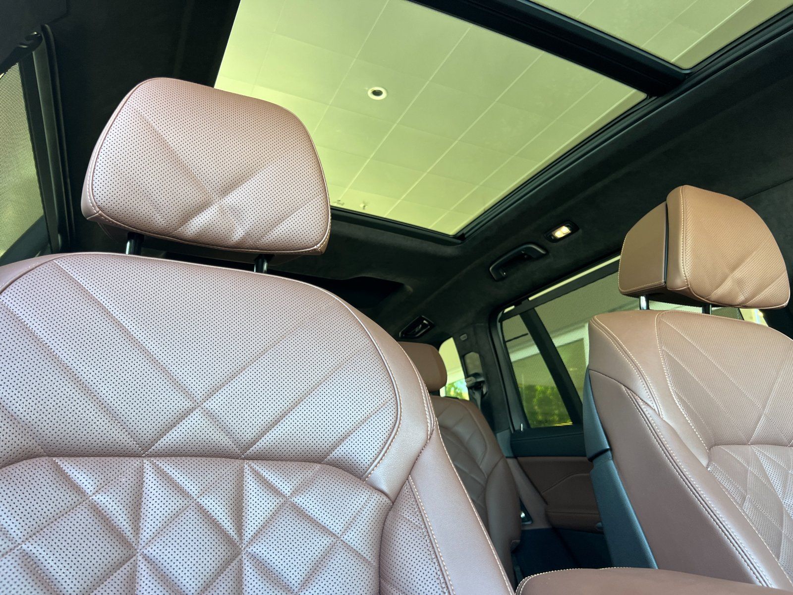 2023 BMW X7 xDrive40i — full photo 18 of 30