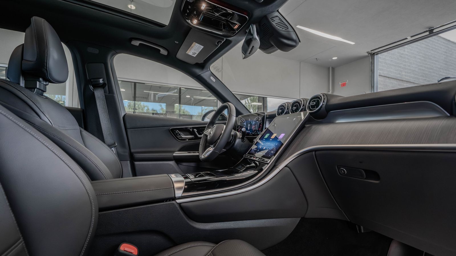 2026 Mercedes-Benz GLC GLC 300 — full photo 17 of 35