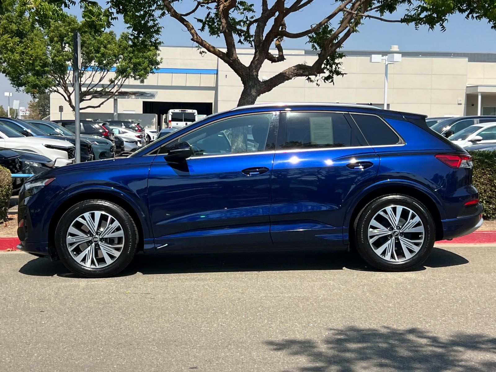 2023 Audi Q4 e-tron Premium — foto completa 3 de 28