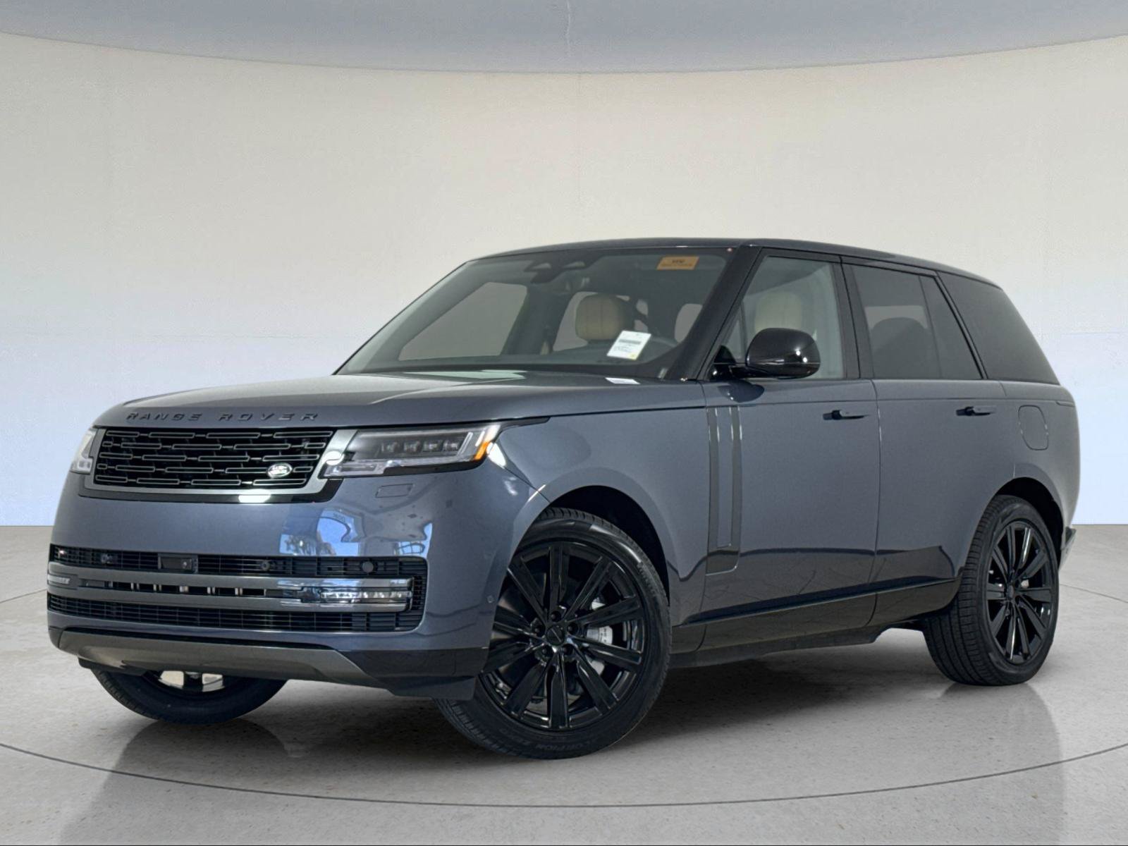 2026 Land Rover Range Rover Plug-In Hybrid SE — photo 1 of 26