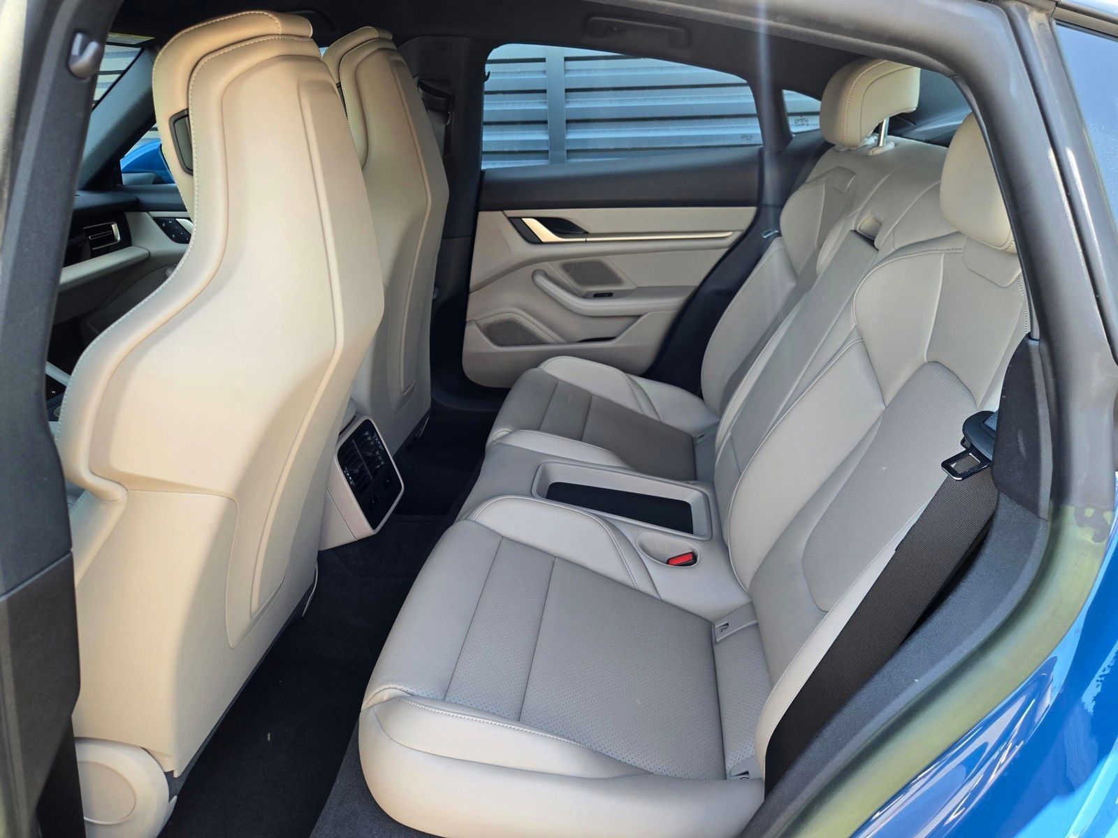 2023 Porsche Taycan Base — foto completa 19 de 27
