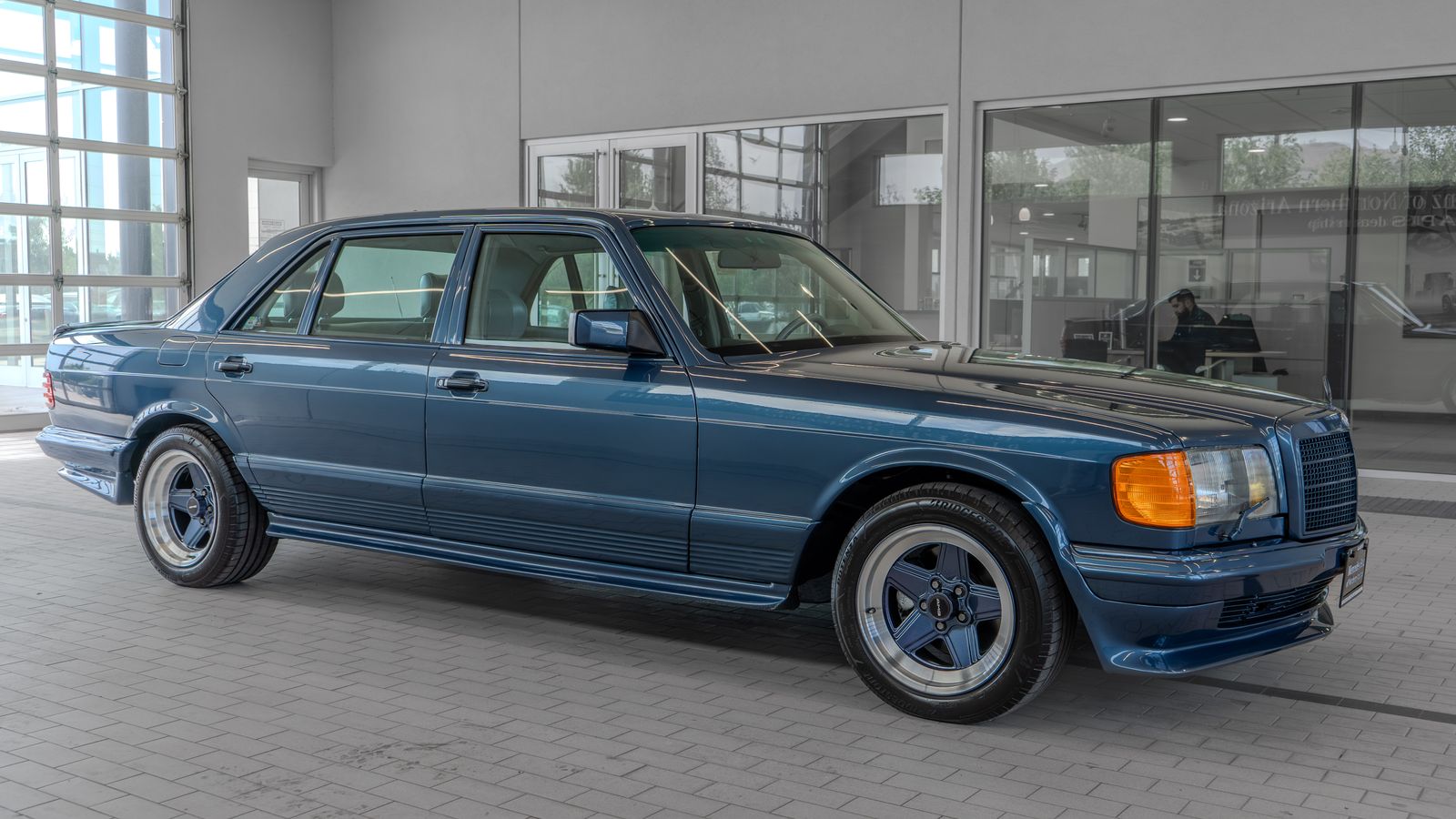 1984 Mercedes 500 SEL — foto completa 12 de 46