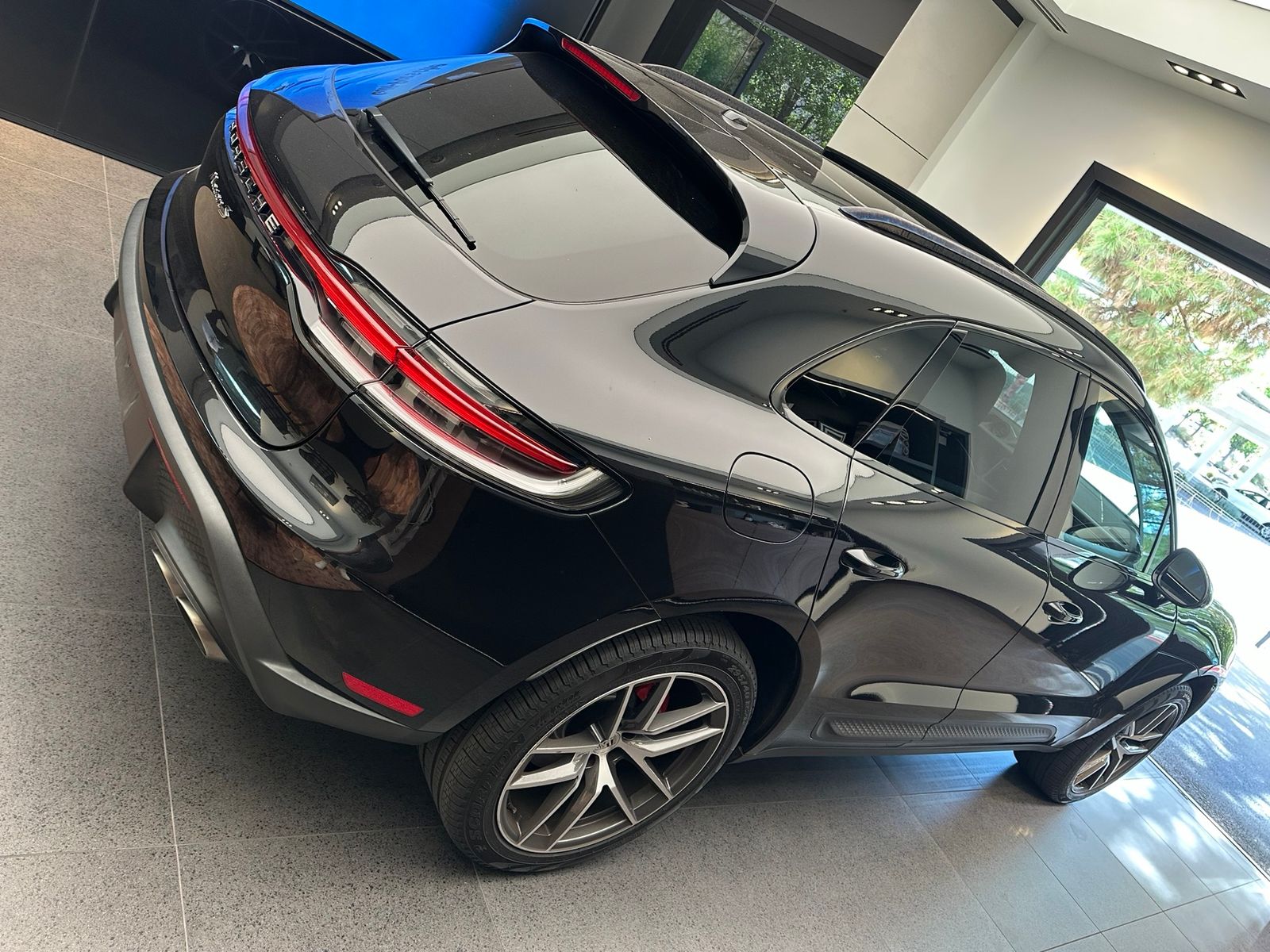2023 Porsche Macan S — full photo 6 of 13