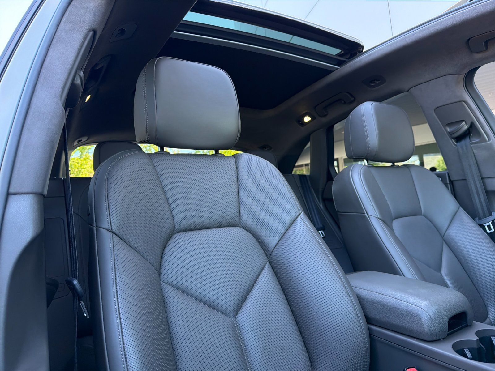 2023 Porsche Macan S — full photo 17 of 28