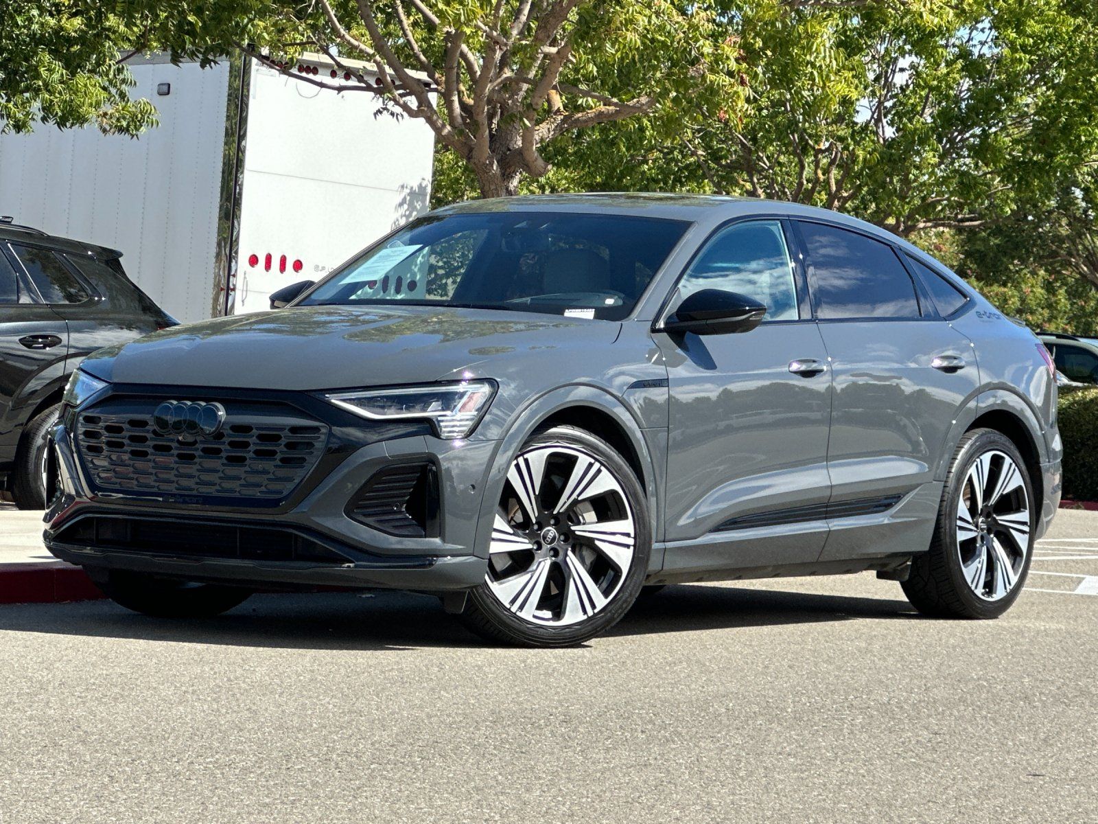 2024 Audi Q8 Sportback e-tron Prestige — foto completa 1 de 29