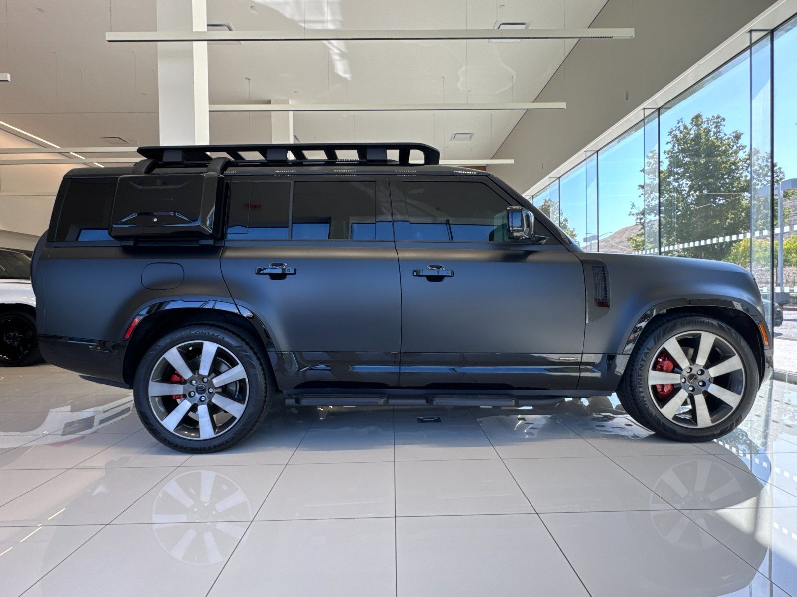 2026 Land Rover Defender 130 X — foto completa 6 de 28