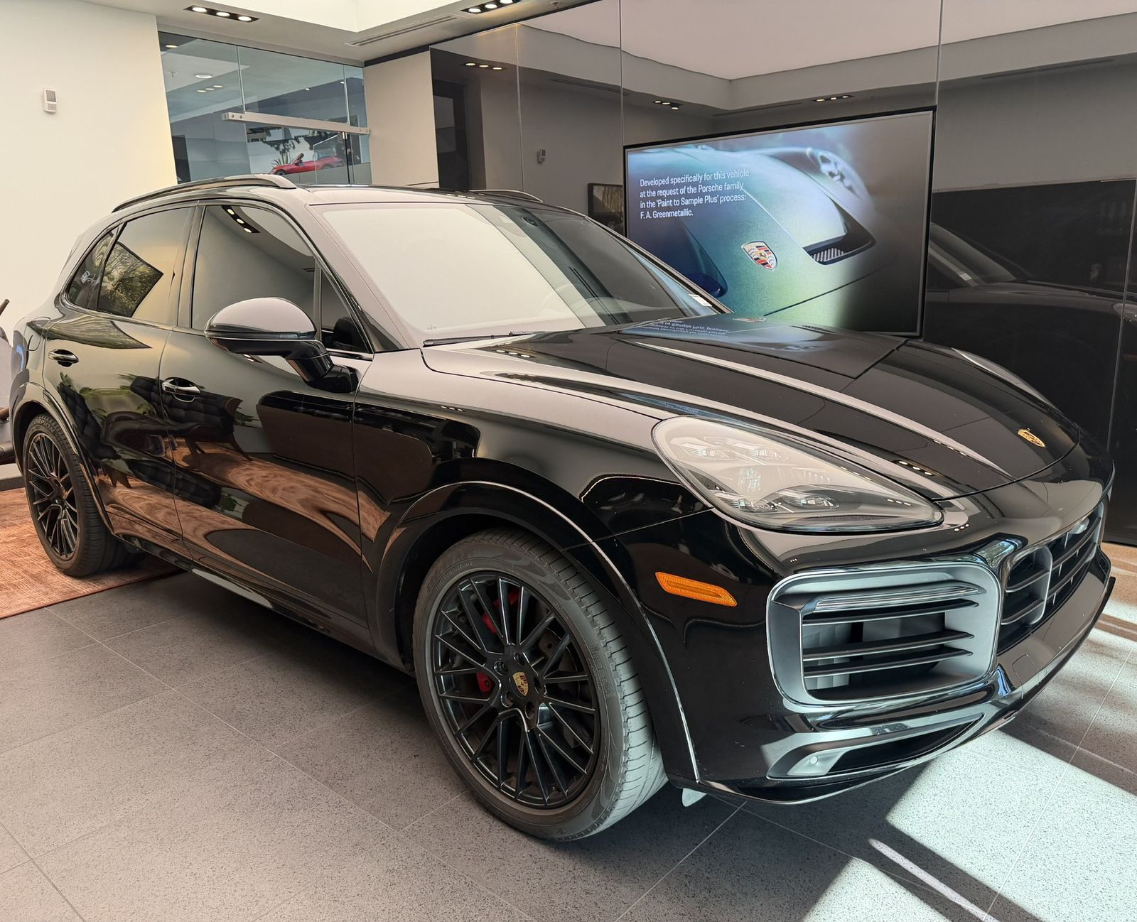 2023 Porsche Cayenne GTS — full photo 3 of 10