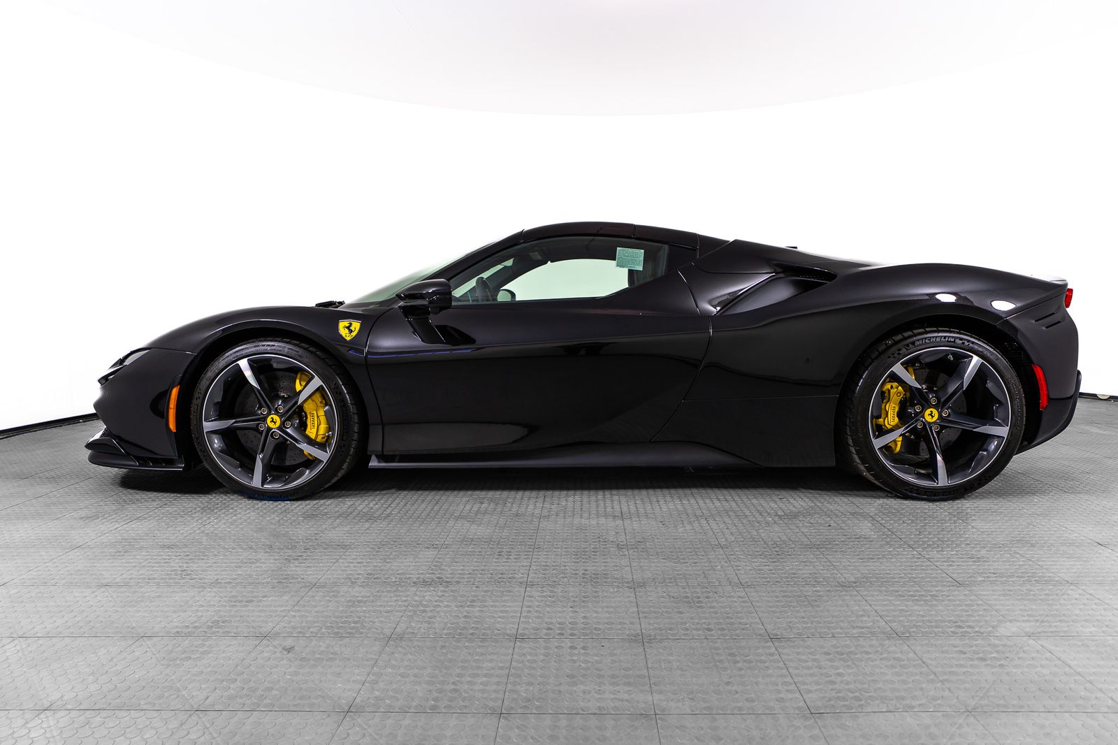 2023 Ferrari SF90 Spider — foto completa 48 de 53