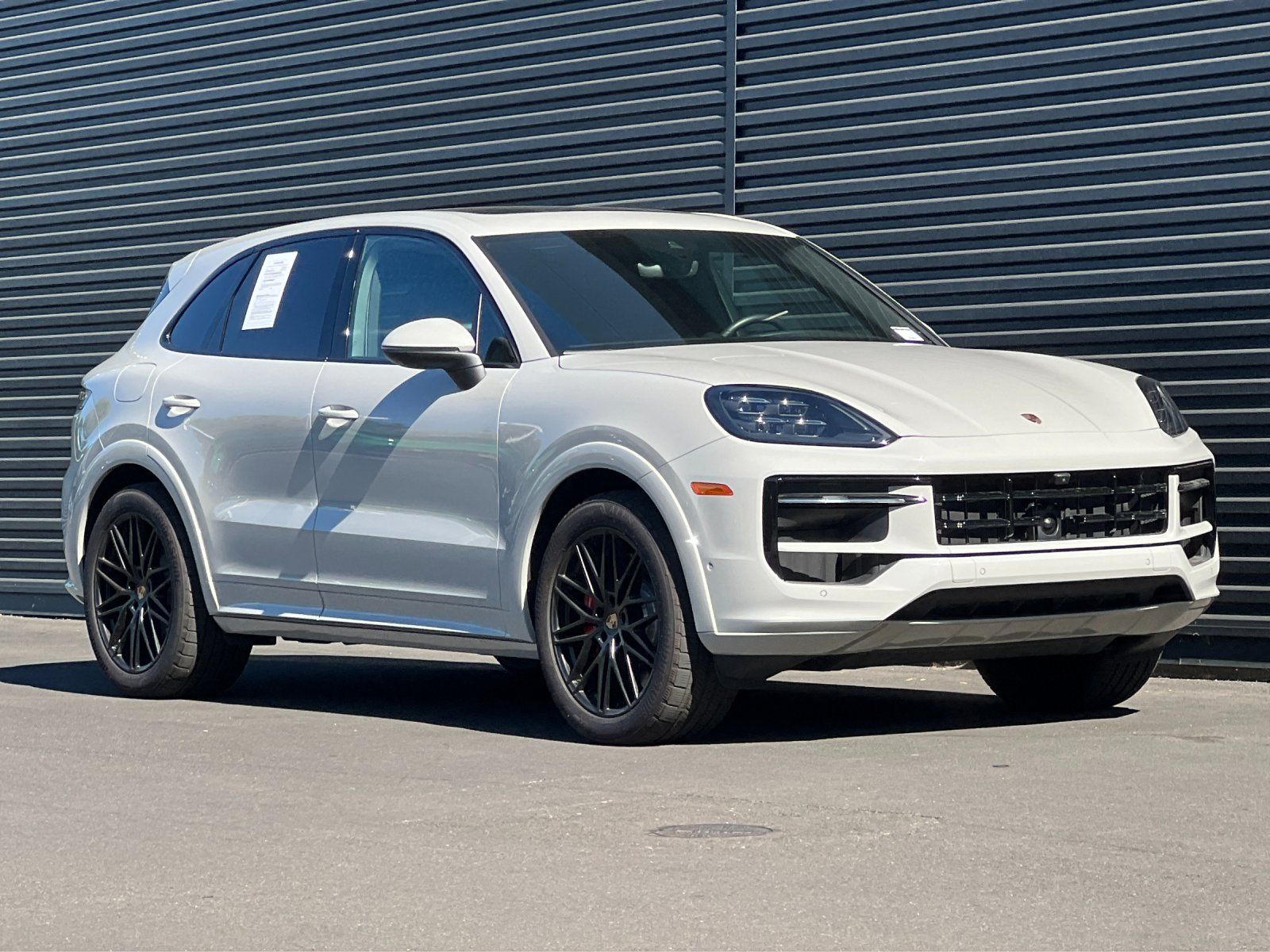 2026 Porsche Cayenne S — full photo 10 of 29