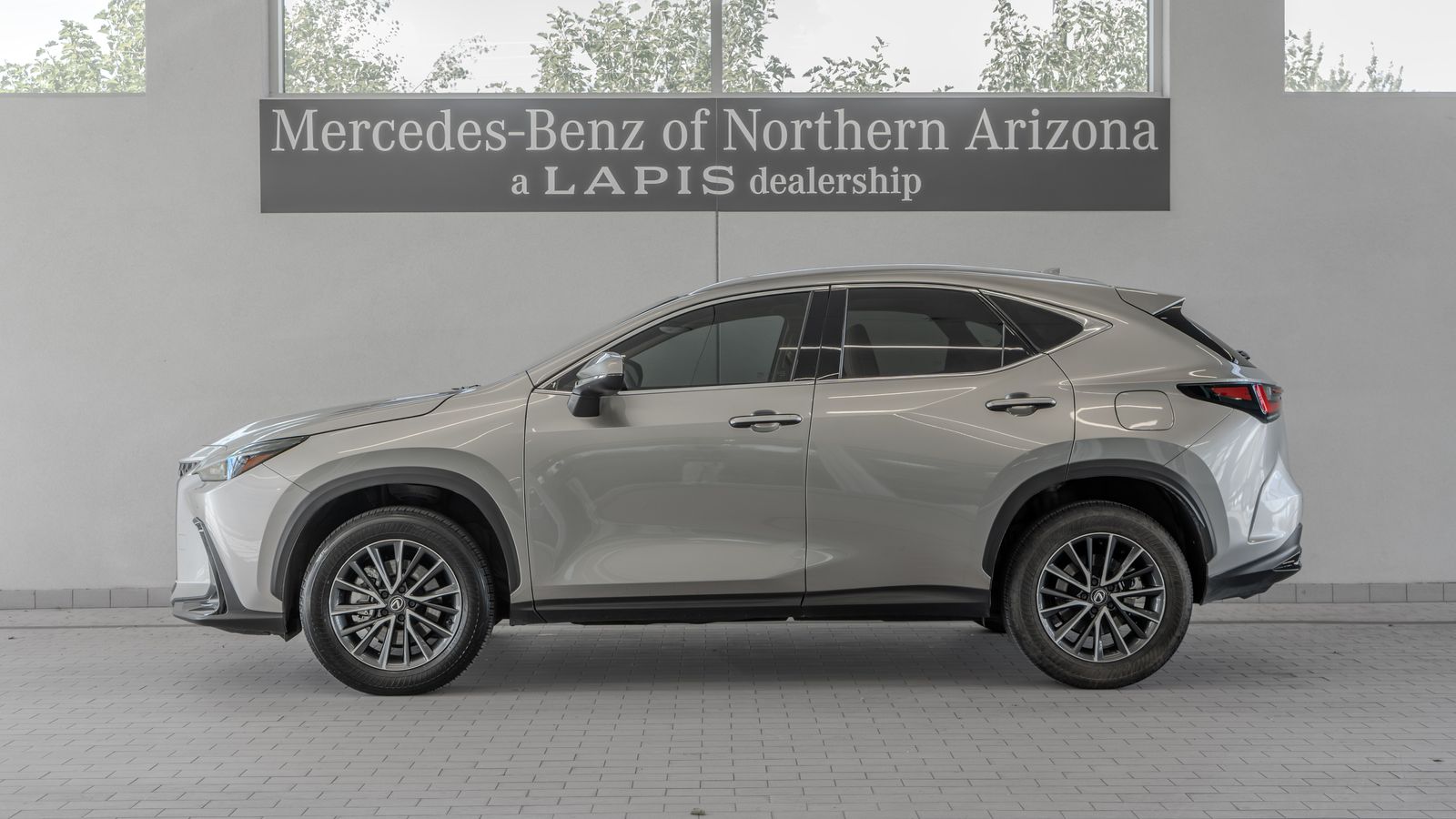 2025 Lexus NX 250 Premium — foto completa 2 de 33
