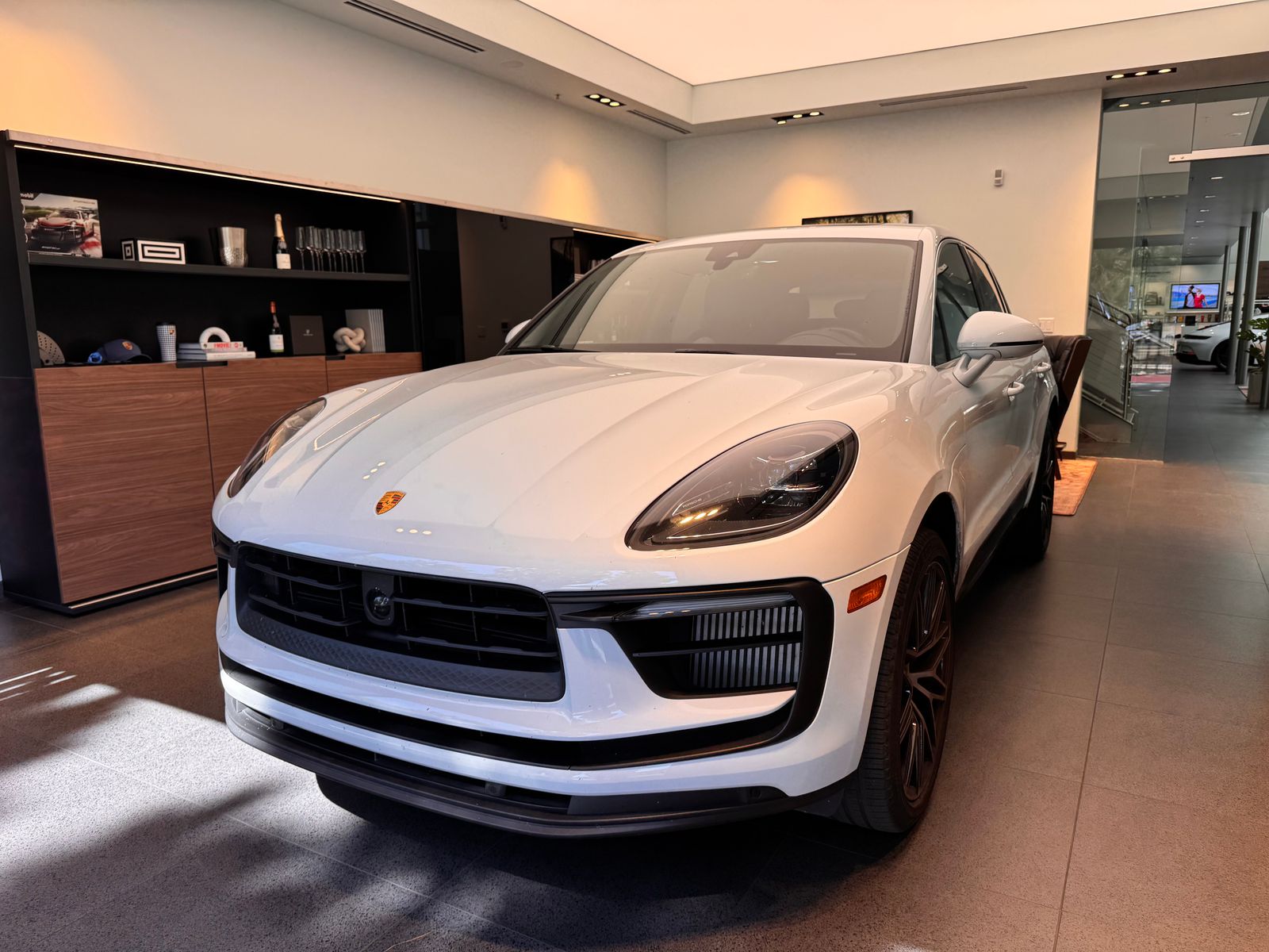 2023 Porsche Macan S — full photo 1 of 10