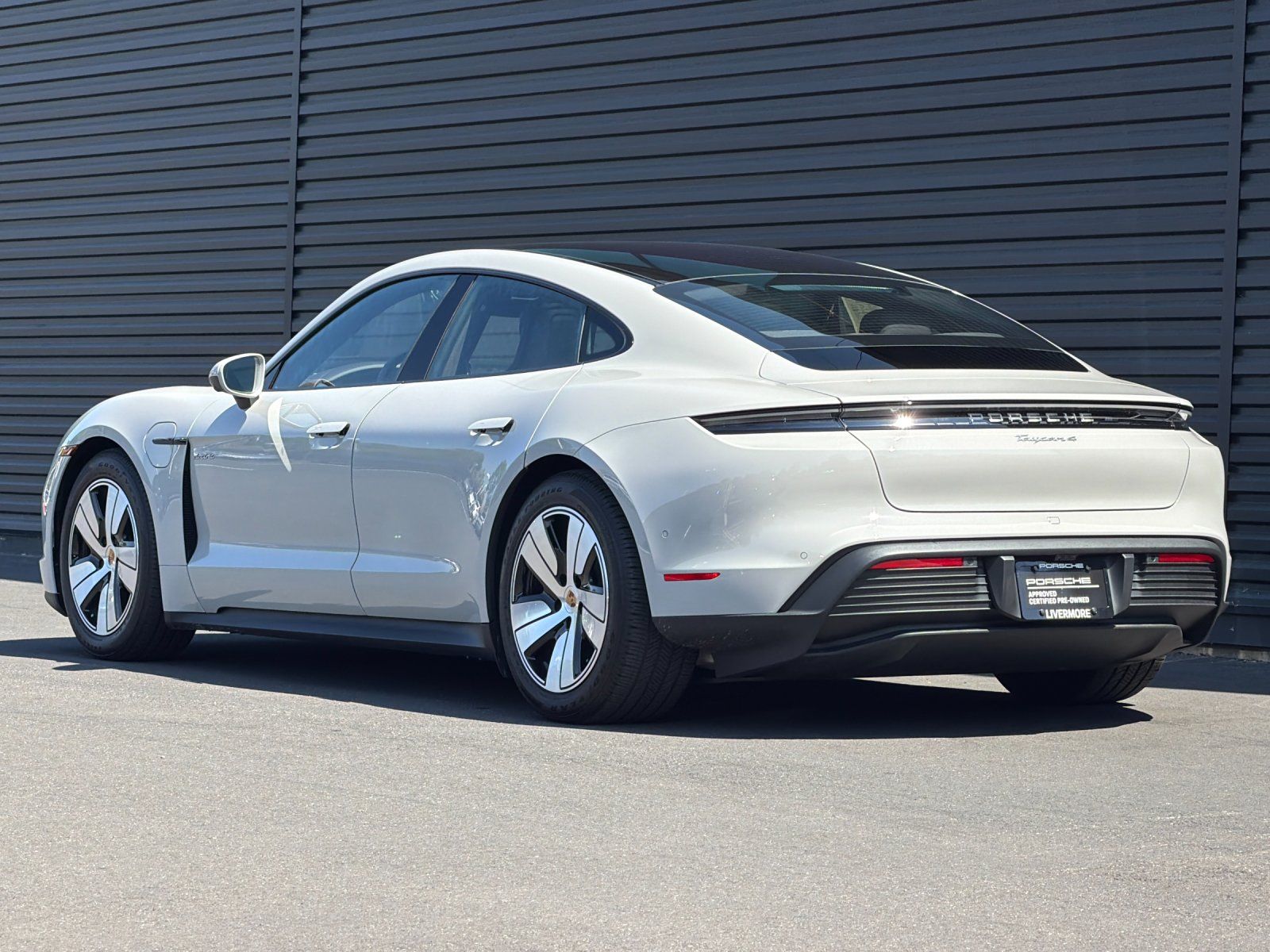 2026 Porsche Taycan Base — foto completa 3 de 28