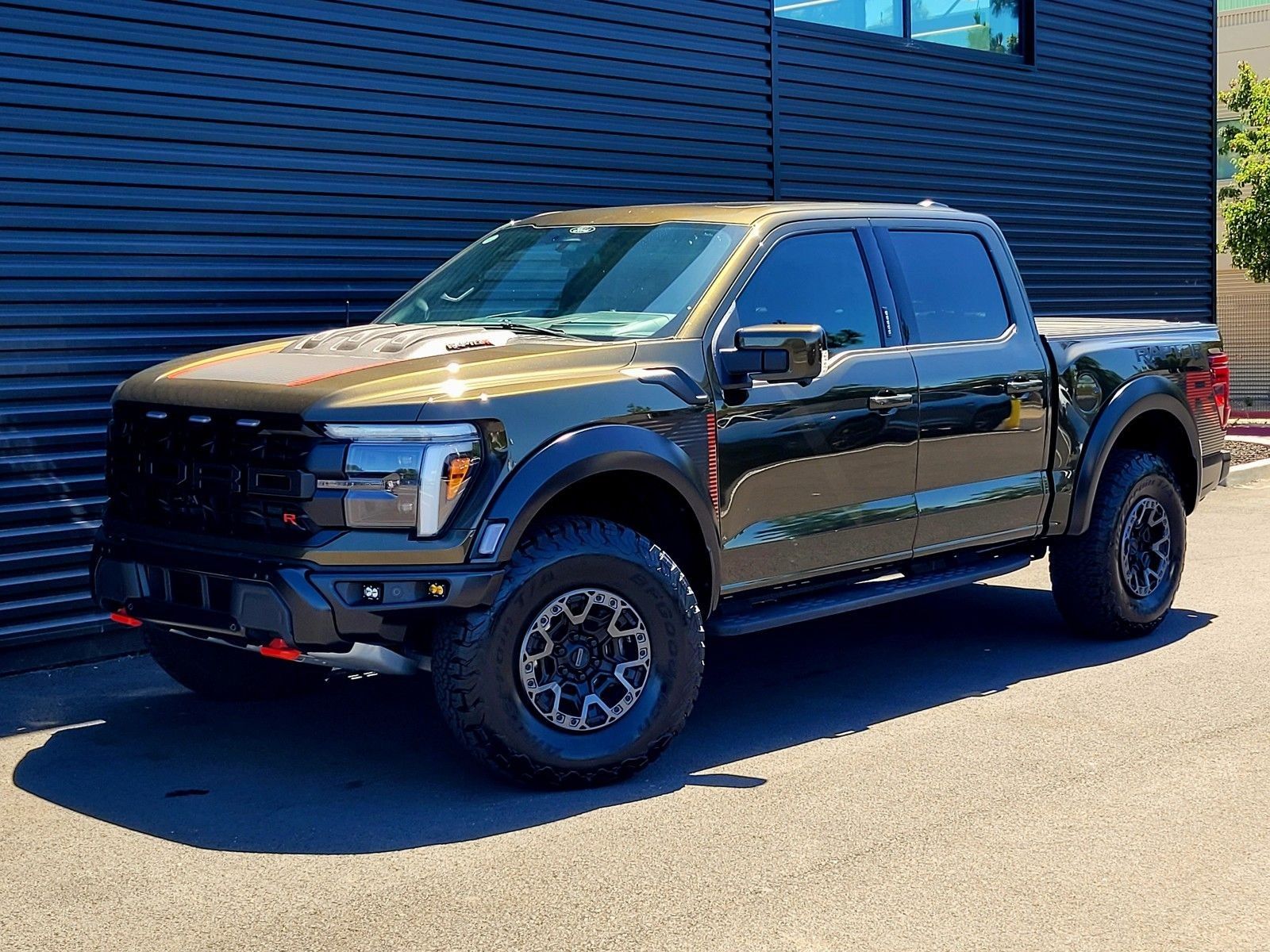 2024 Ford F-150 Raptor — foto completa 1 de 46