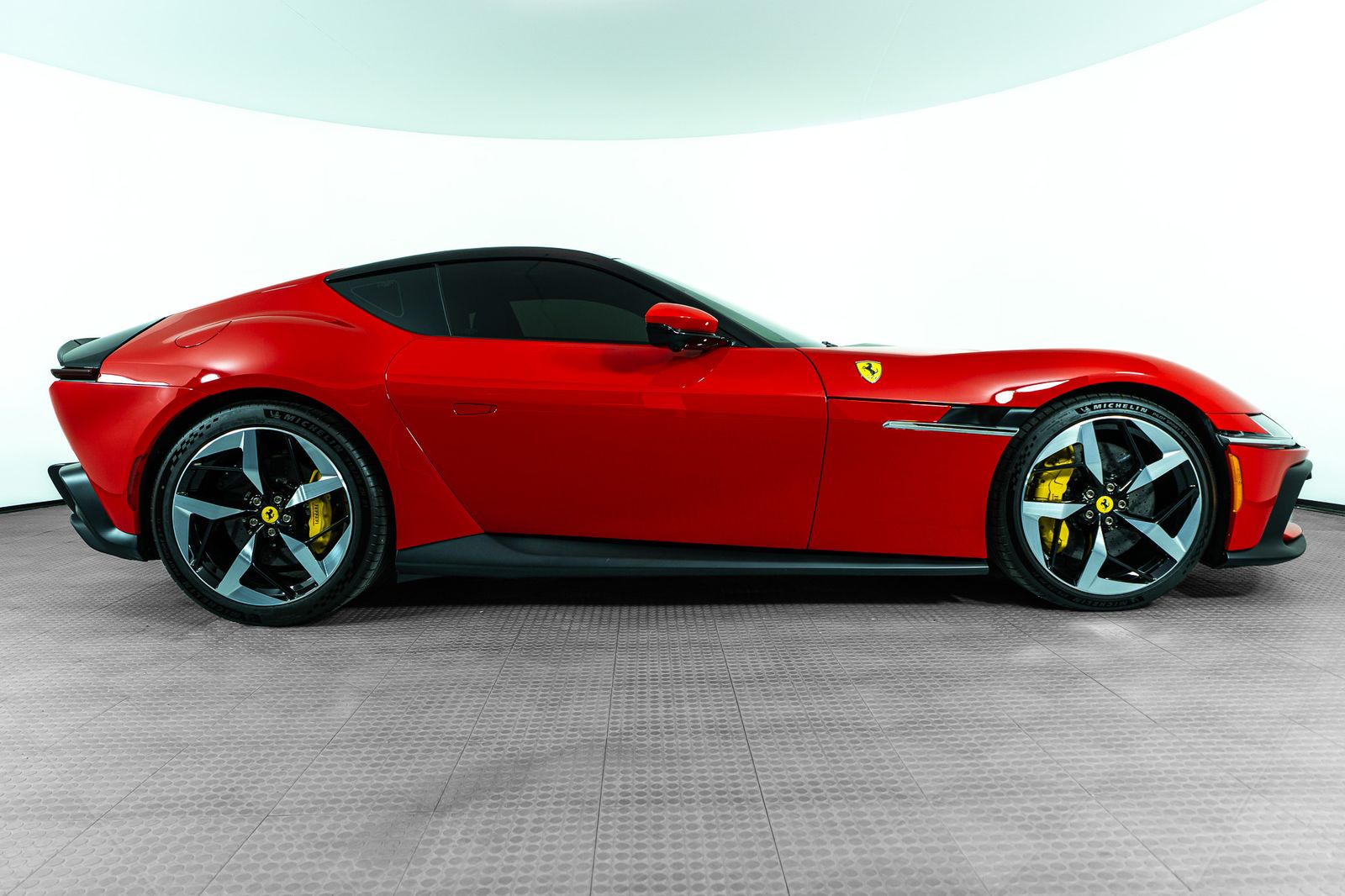 2025 Ferrari 12Cilindri — full photo 10 of 51
