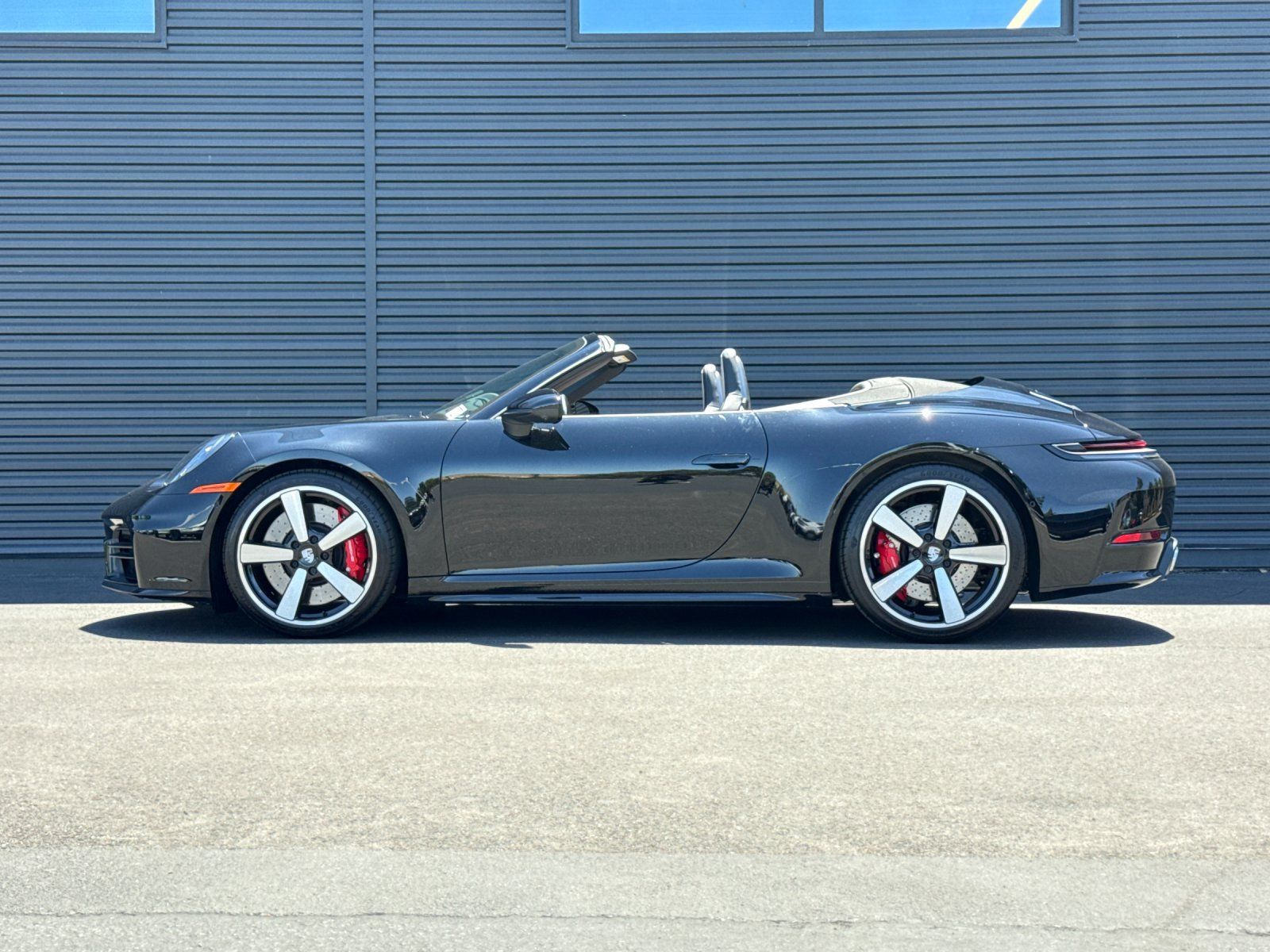 2025 Porsche 911 Carrera S — full photo 1 of 29