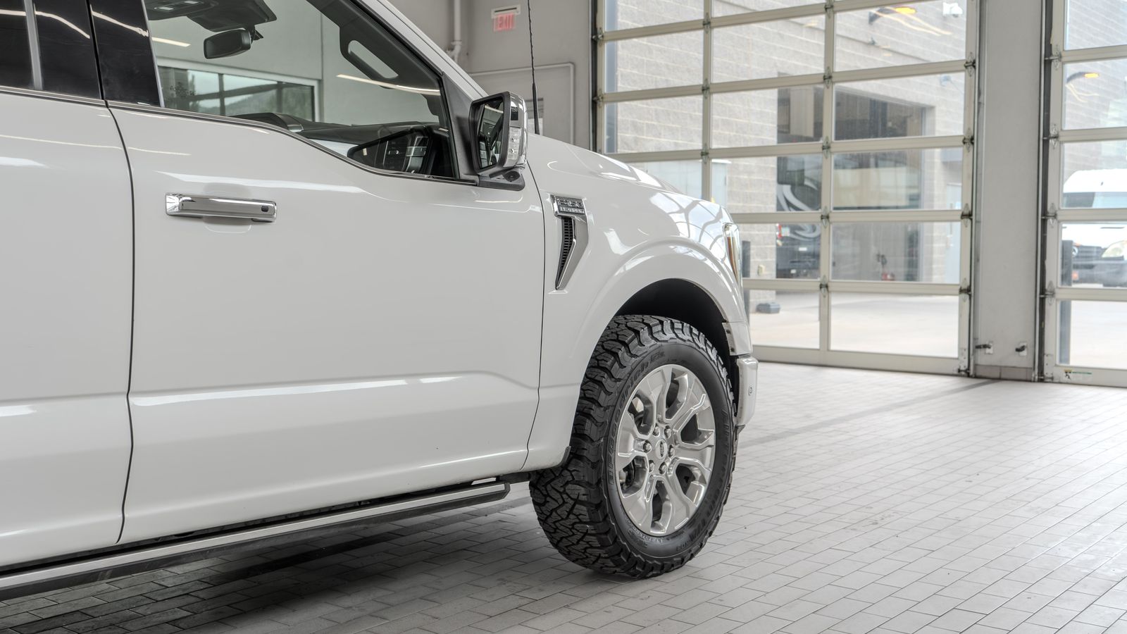 2022 Ford F-150 Platinum — full photo 30 of 33