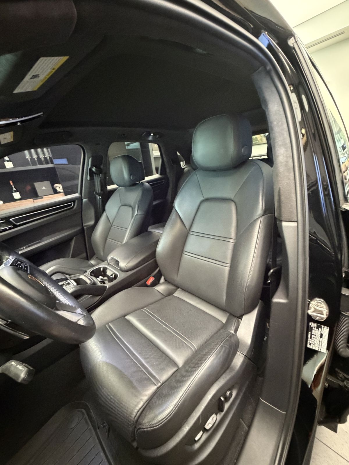 2023 Porsche Cayenne GTS — full photo 7 of 10