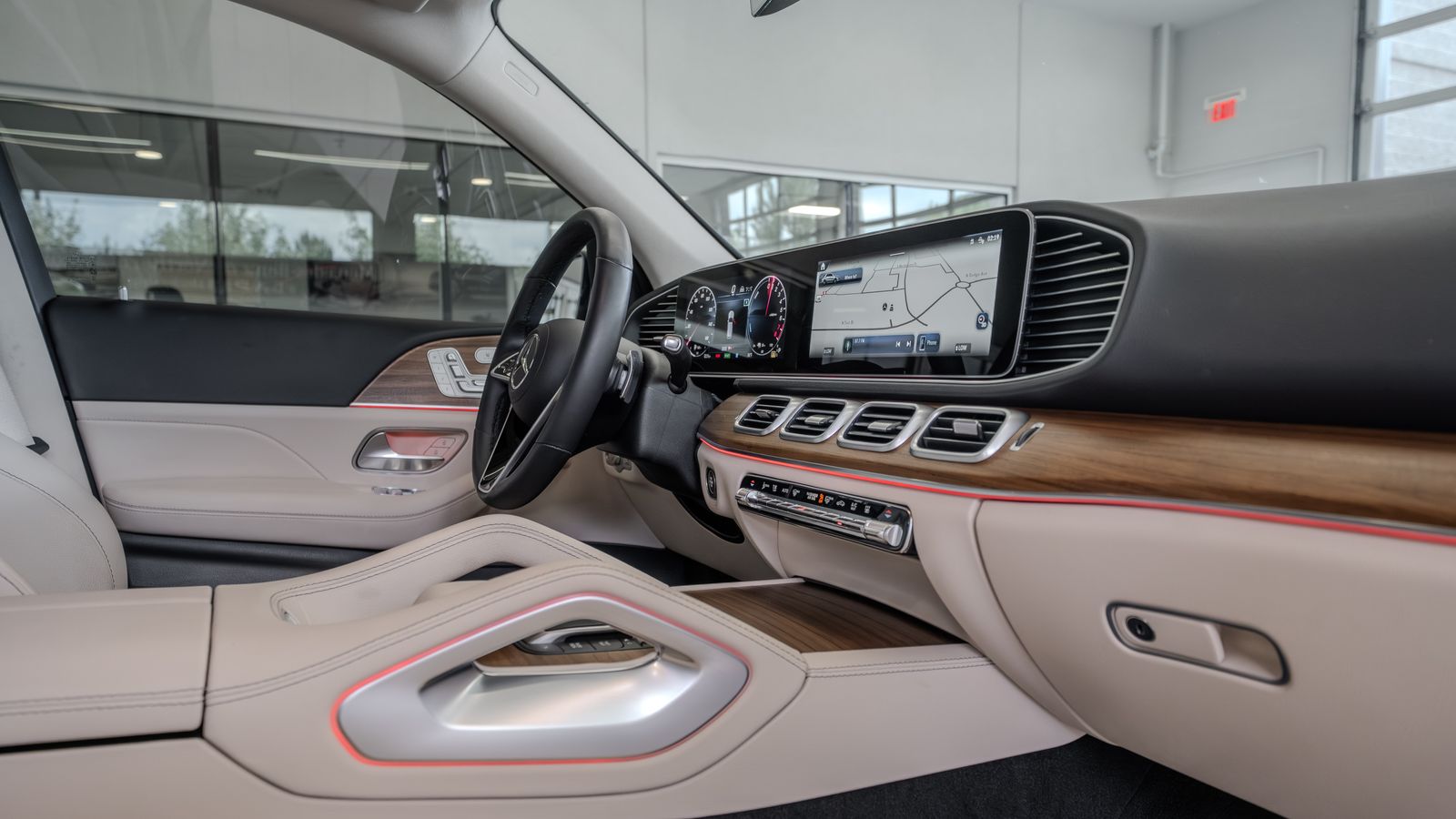 2025 Mercedes-Benz GLE GLE 450e — full photo 17 of 34