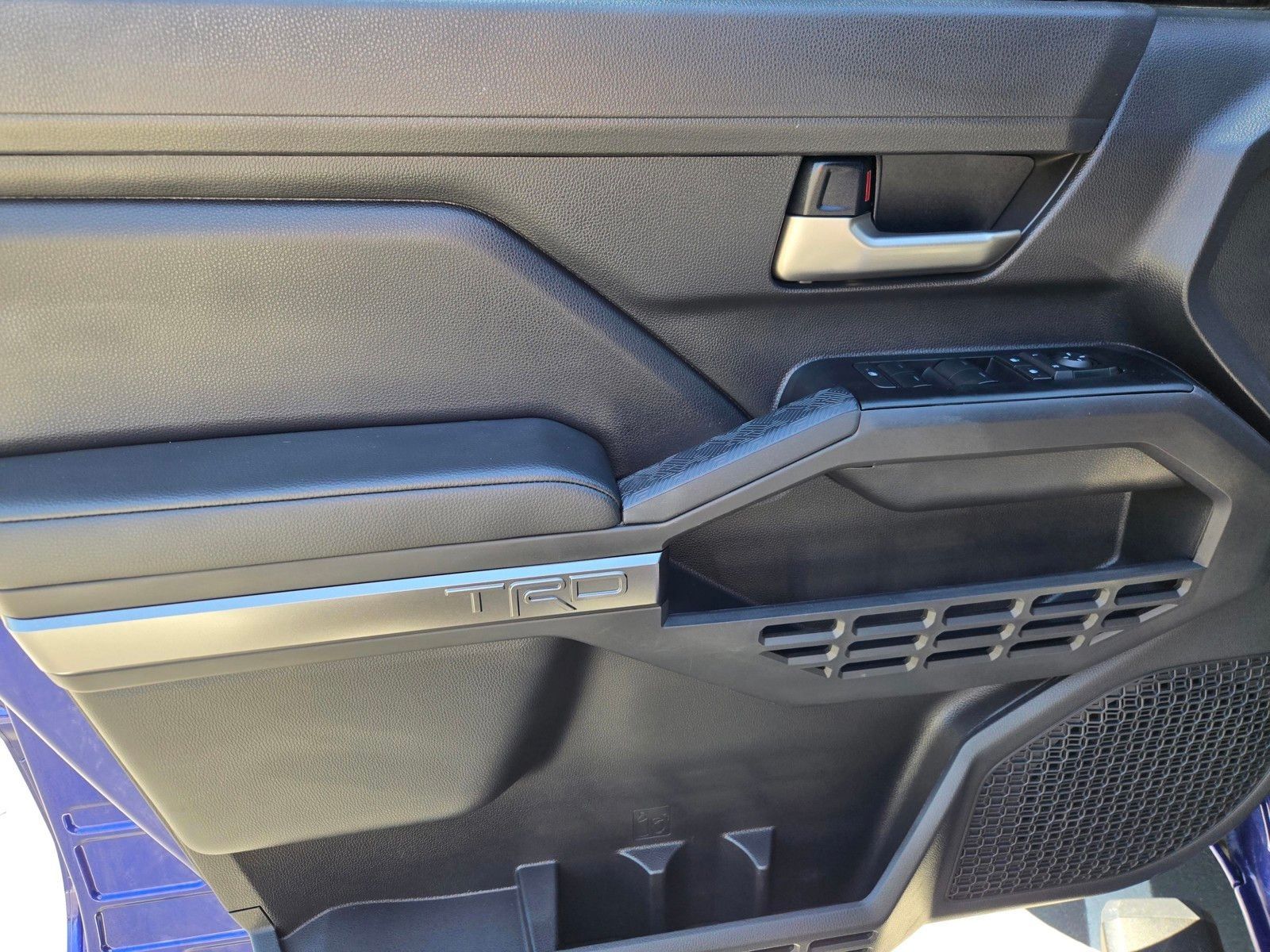 2025 Toyota Tacoma TRD Sport — full photo 17 of 28