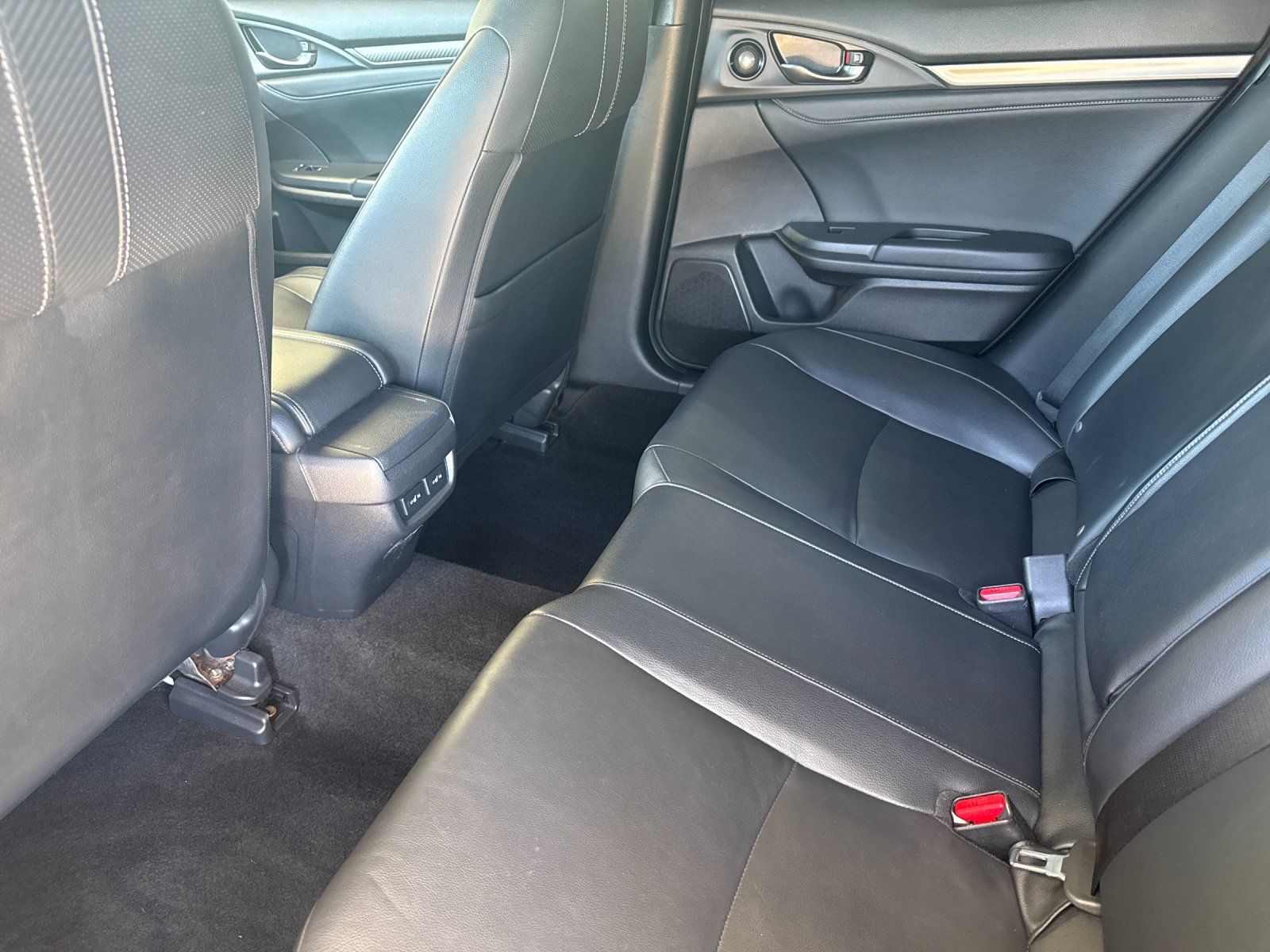 2019 Honda Civic Sport Touring — full photo 12 of 28