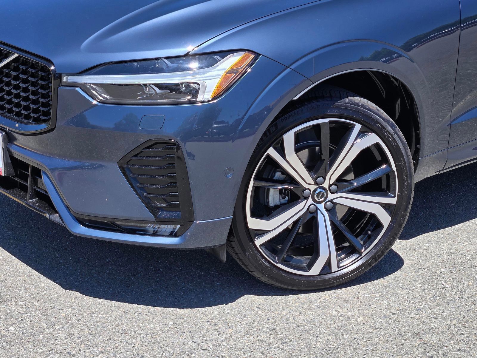 2023 Volvo XC60 B5 Ultimate Dark Theme — foto completa 9 de 45