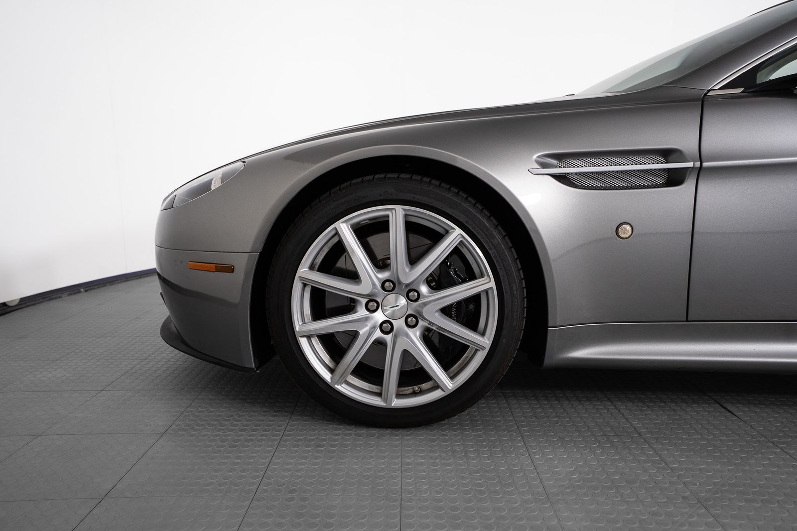 2012 Aston Martin V8 Vantage — foto completa 9 de 50