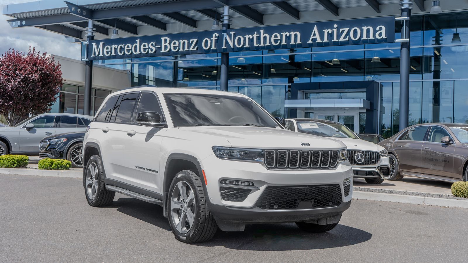 2023 Jeep Grand Cherokee 4xe — full photo 1 of 34