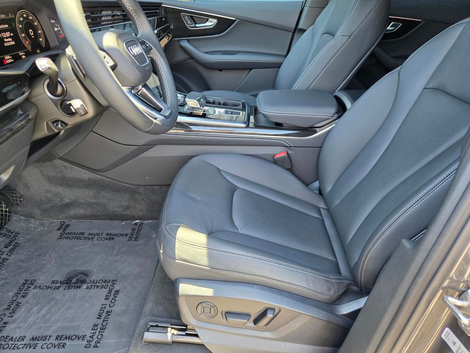 2025 Audi Q7 55 Premium Plus — foto completa 25 de 45