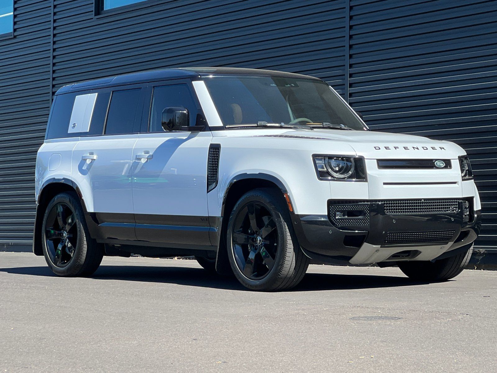 2023 Land Rover Defender 110 V8 — foto completa 7 de 27