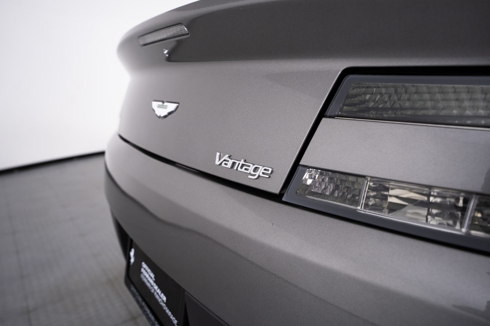 2012 Aston Martin V8 Vantage — full photo 29 of 50