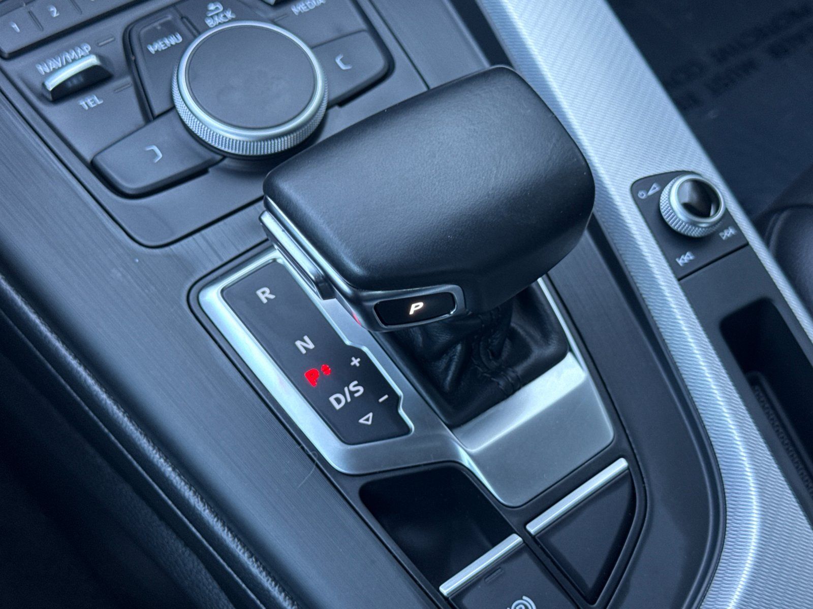 2018 Audi A4 2.0T Premium — foto completa 19 de 26