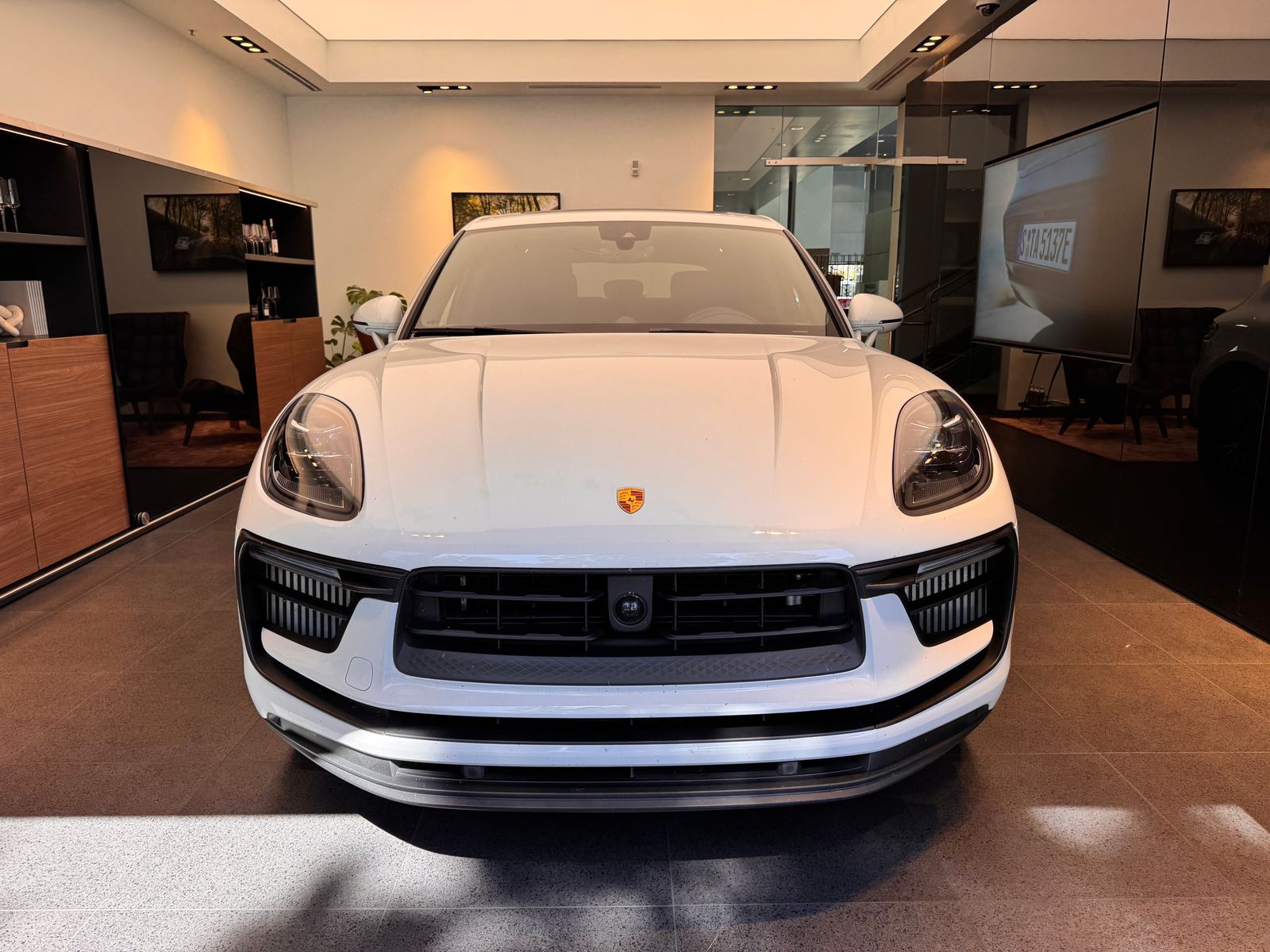 2023 Porsche Macan S — full photo 2 of 10