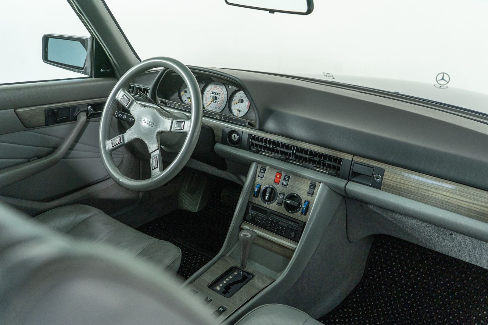 1984 Mercedes-Benz 500-Class 500 SEL — foto completa 25 de 58