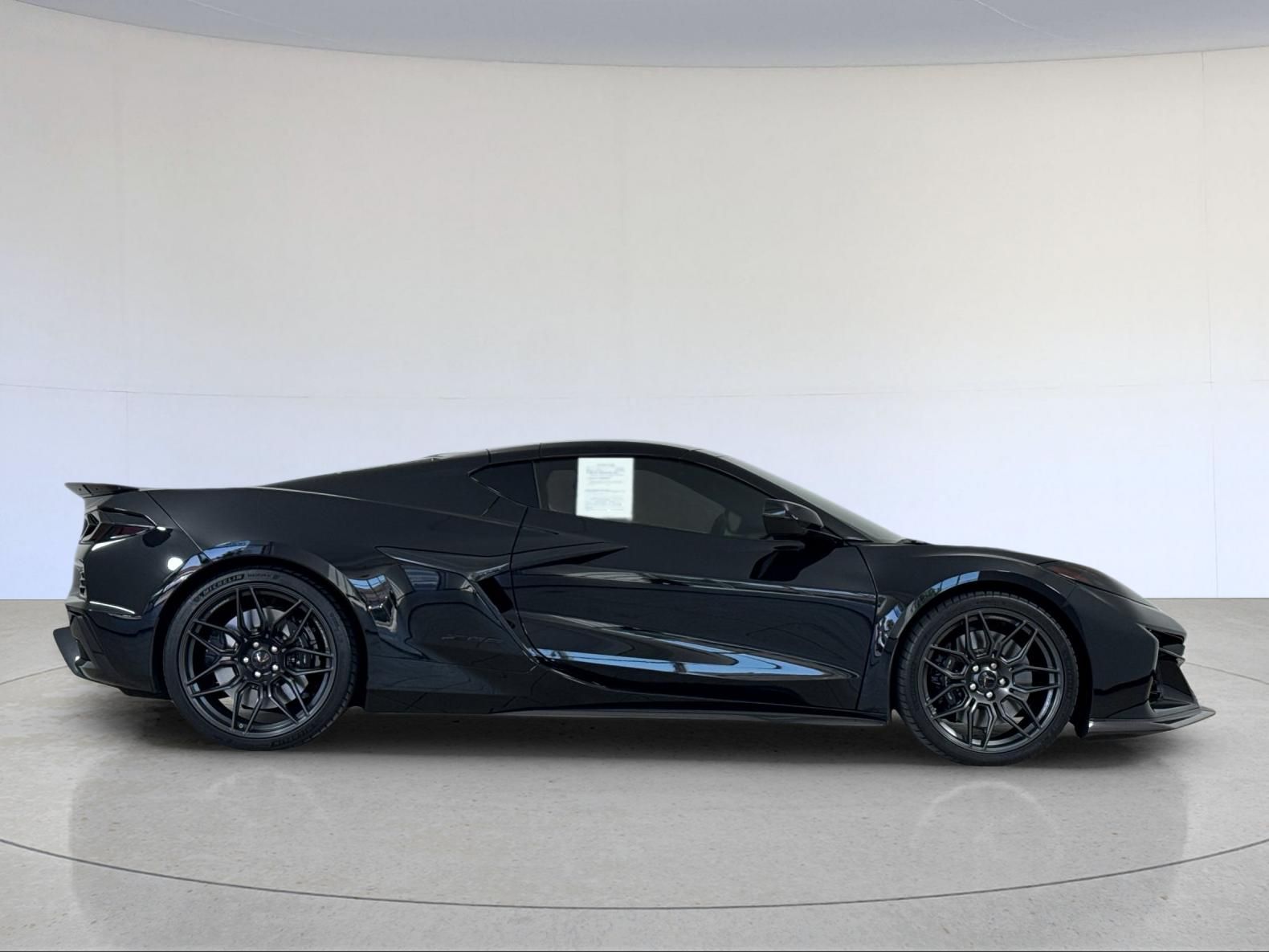 2024 Chevrolet Corvette Z06 — full photo 9 of 27