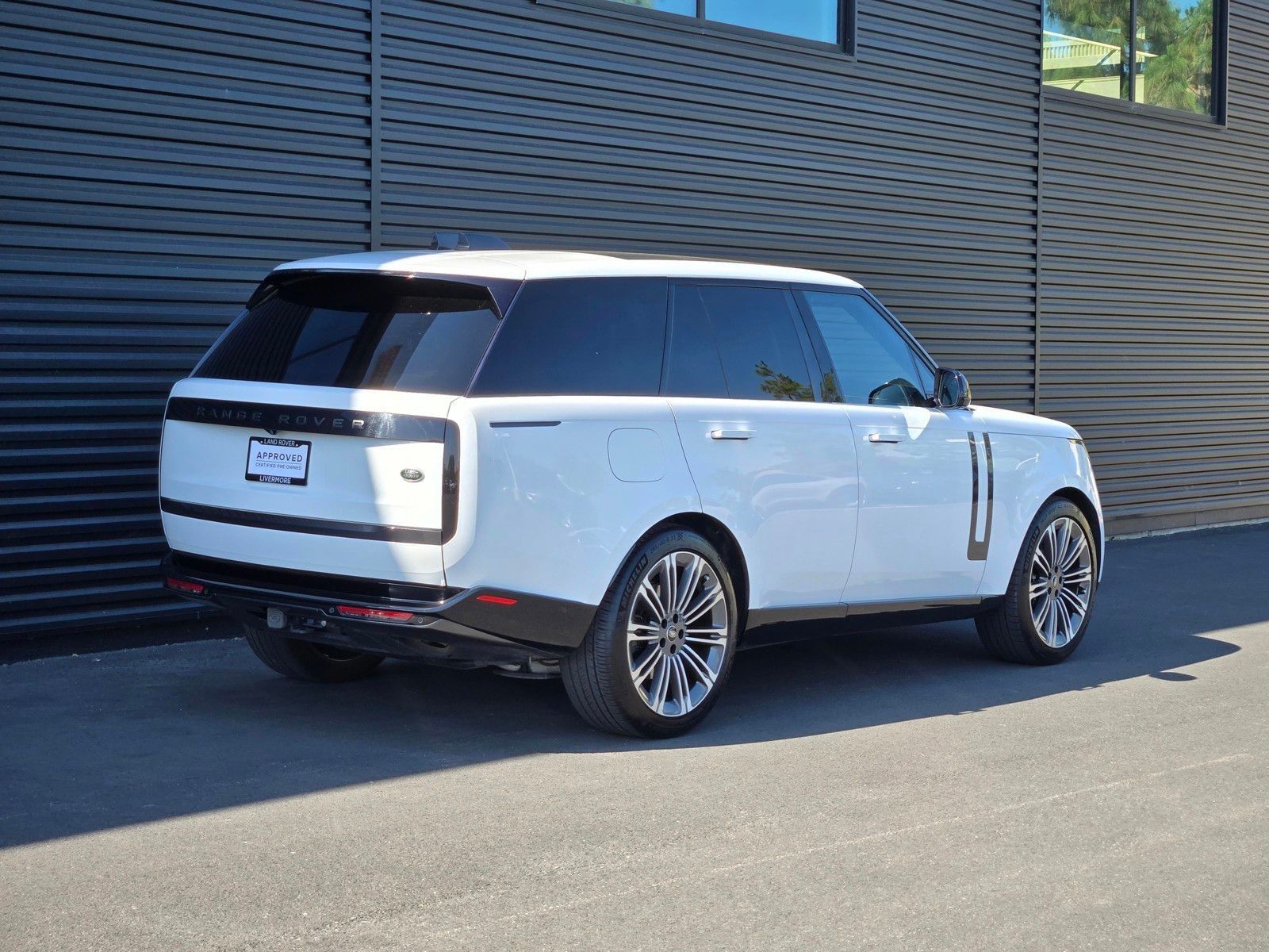 2023 Land Rover Range Rover SE — full photo 6 of 45